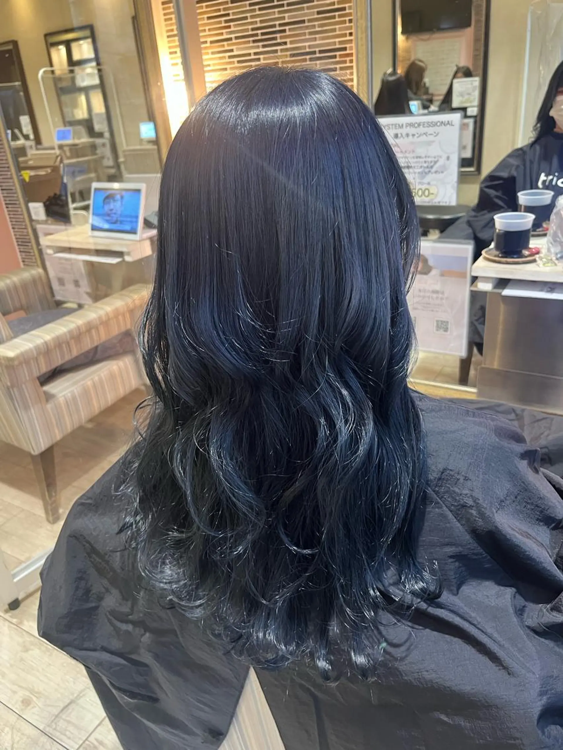 カラー ブリーチ ヘアカラー 友松 世奈のマツエク・マツパデザイン