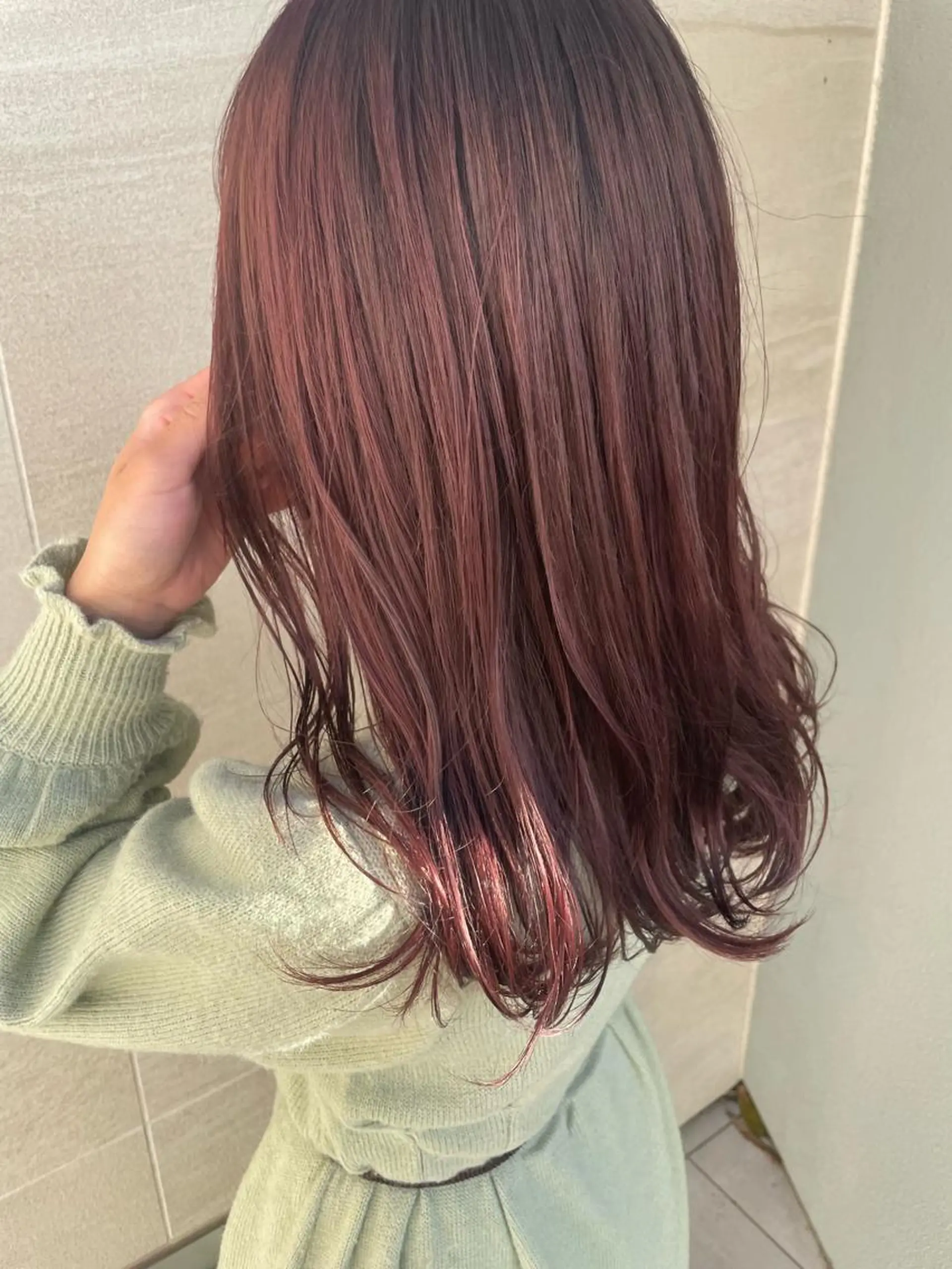 セミロング カラー カシス ピンクカラー カット ヘアカラー トリートメント 田島 仁美のヘアスタイル