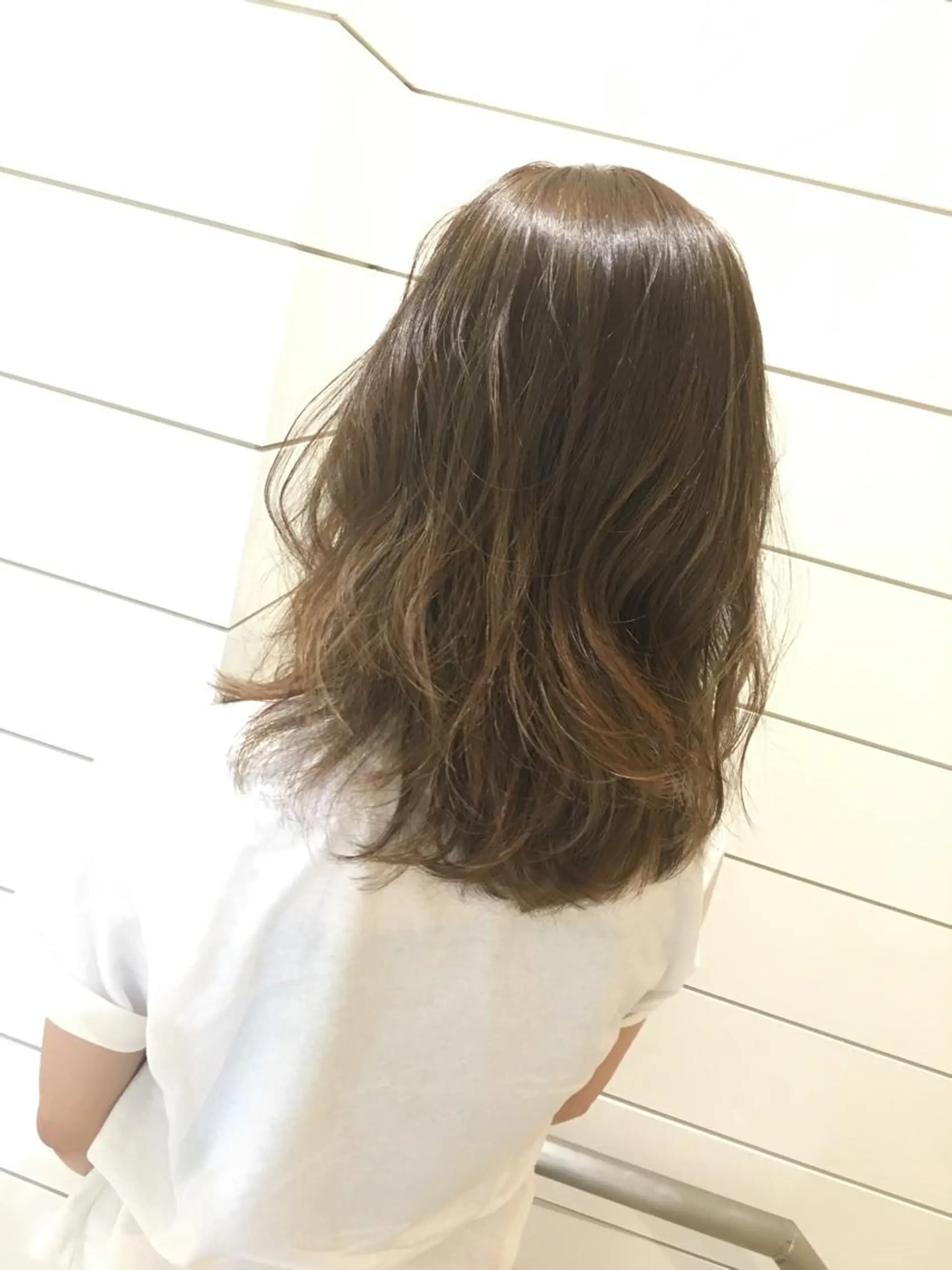 ミディアム カラー ベージュカラー ハイライトカラー ハイライト 鍵山 千秋のヘアスタイル