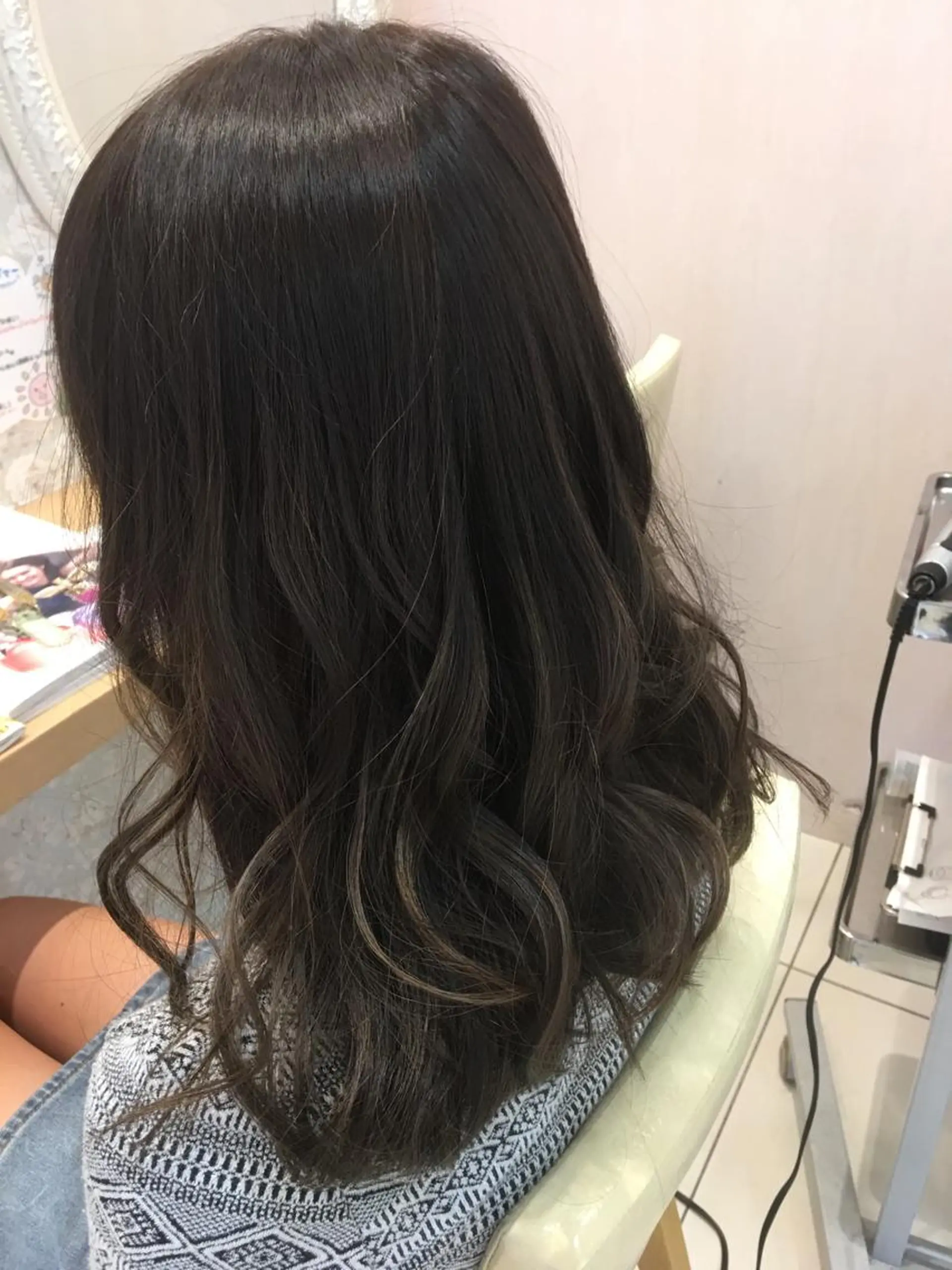 ミディアム カラー ベージュカラー グラデーションカラー ハイライトカラー ハイライト 小田原NO1 美容師 飯田飛翔のヘアスタイル