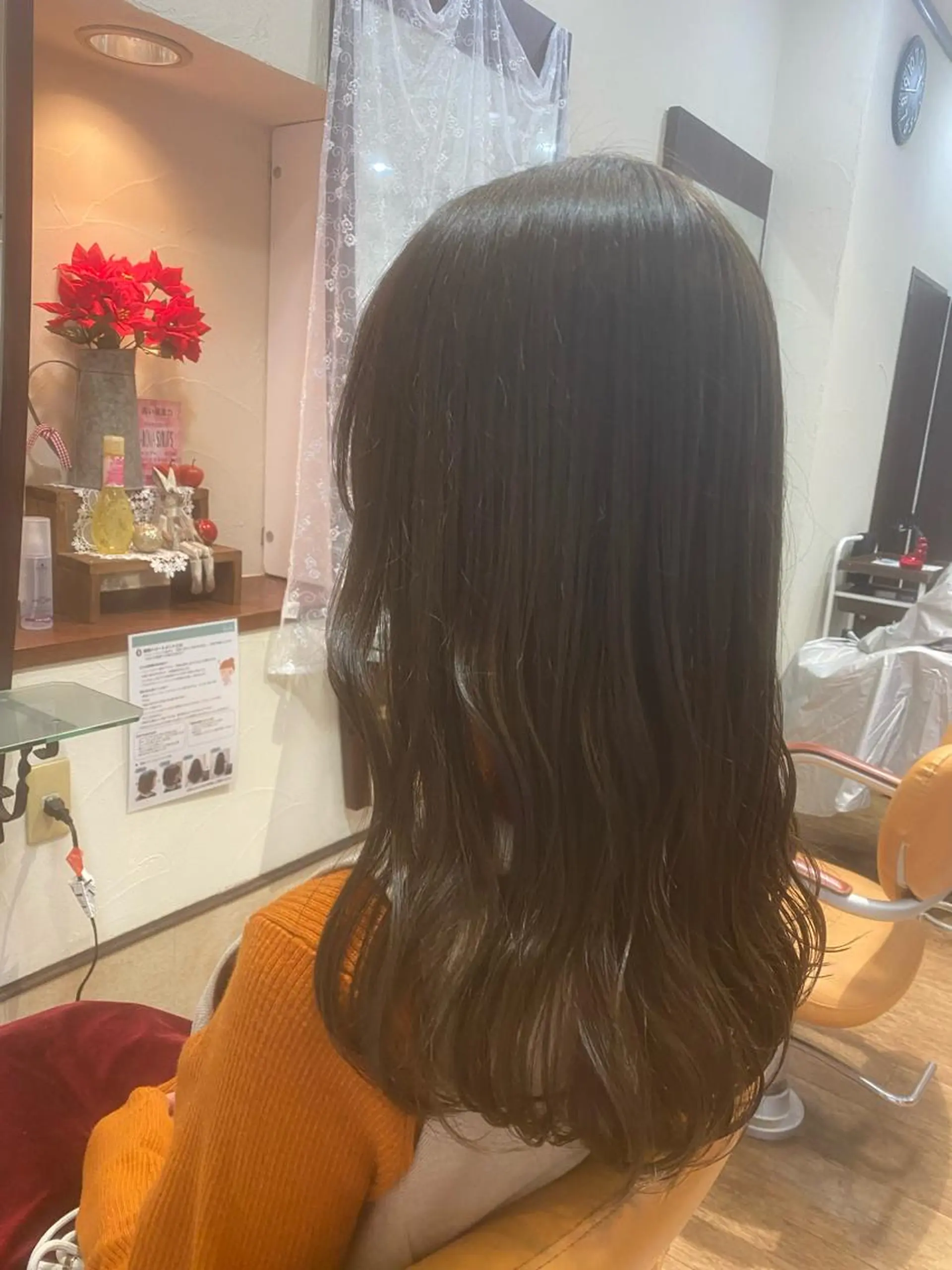 ロング カラー オリーブグレー サプリームヘア 飯田みち瑠のヘアスタイル