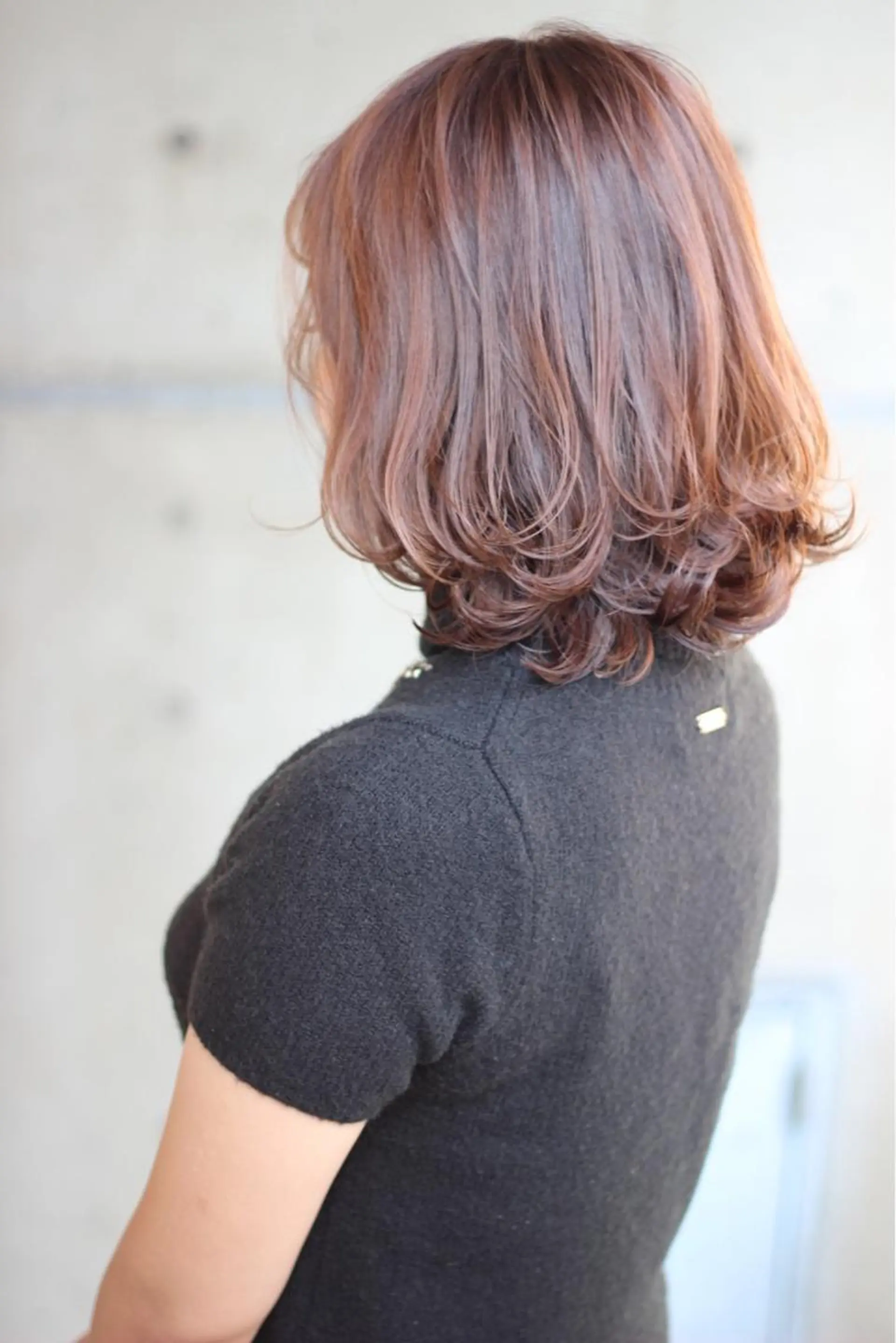 ミディアム カラー パーマ カット ヘアカラー トリートメント 成松 勇治のヘアスタイル