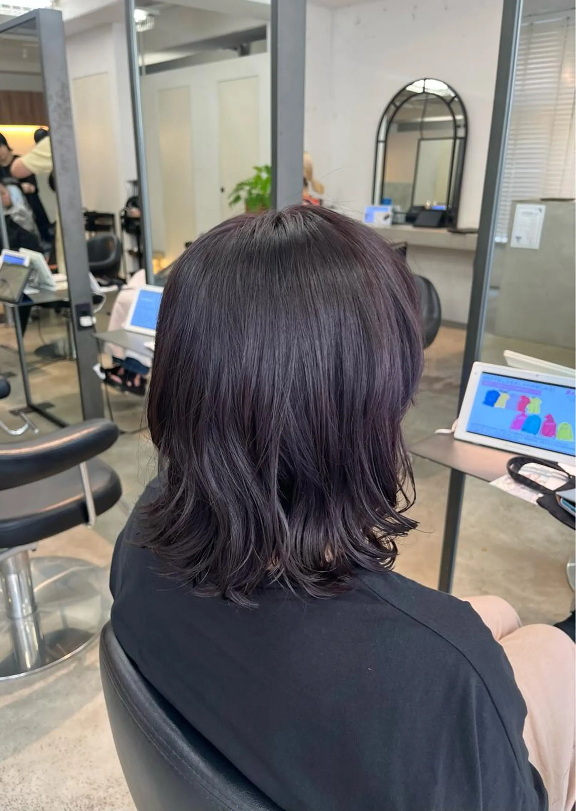 ミディアム カラー パーマ パープルカラー カット パーマ トリートメント OAK溝の口 天使の輪👑YUKIのヘアスタイル