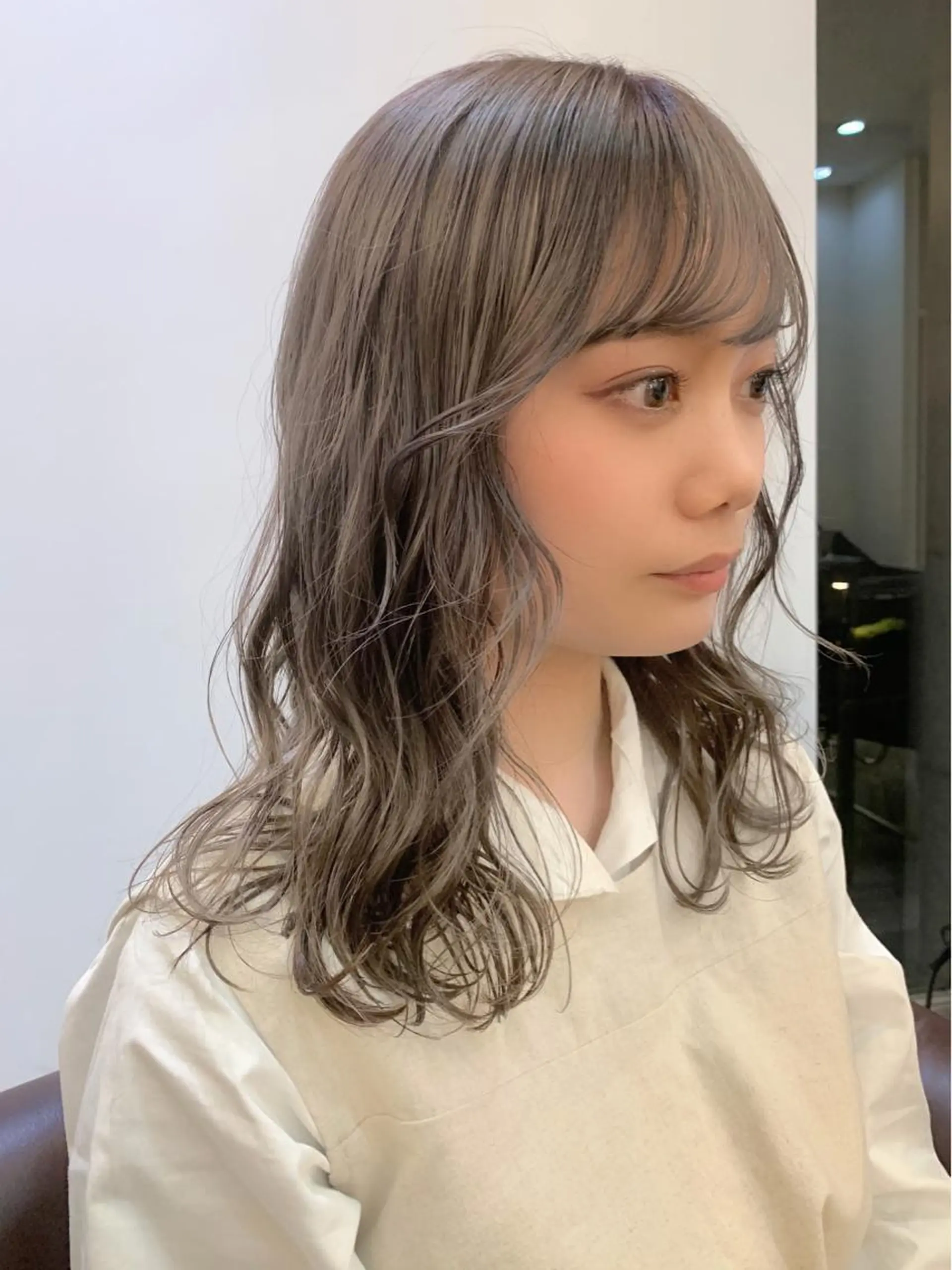 セミロング カラー ベージュカラー ミルクティーベージュ 加藤 佑哉のヘアスタイル