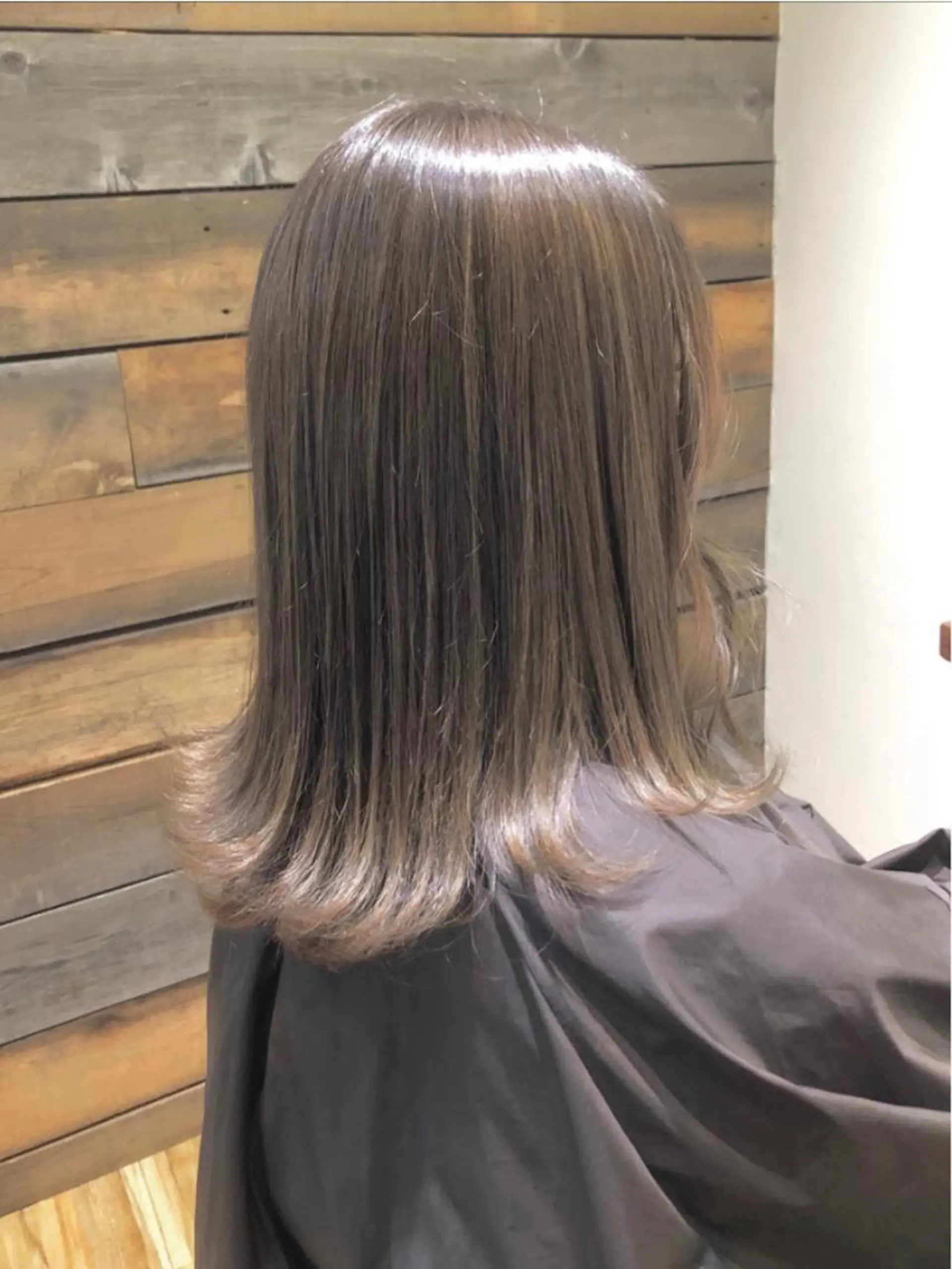 ミディアム カラー ベージュカラー ヘアカラー 梅山 美侑のヘアスタイル