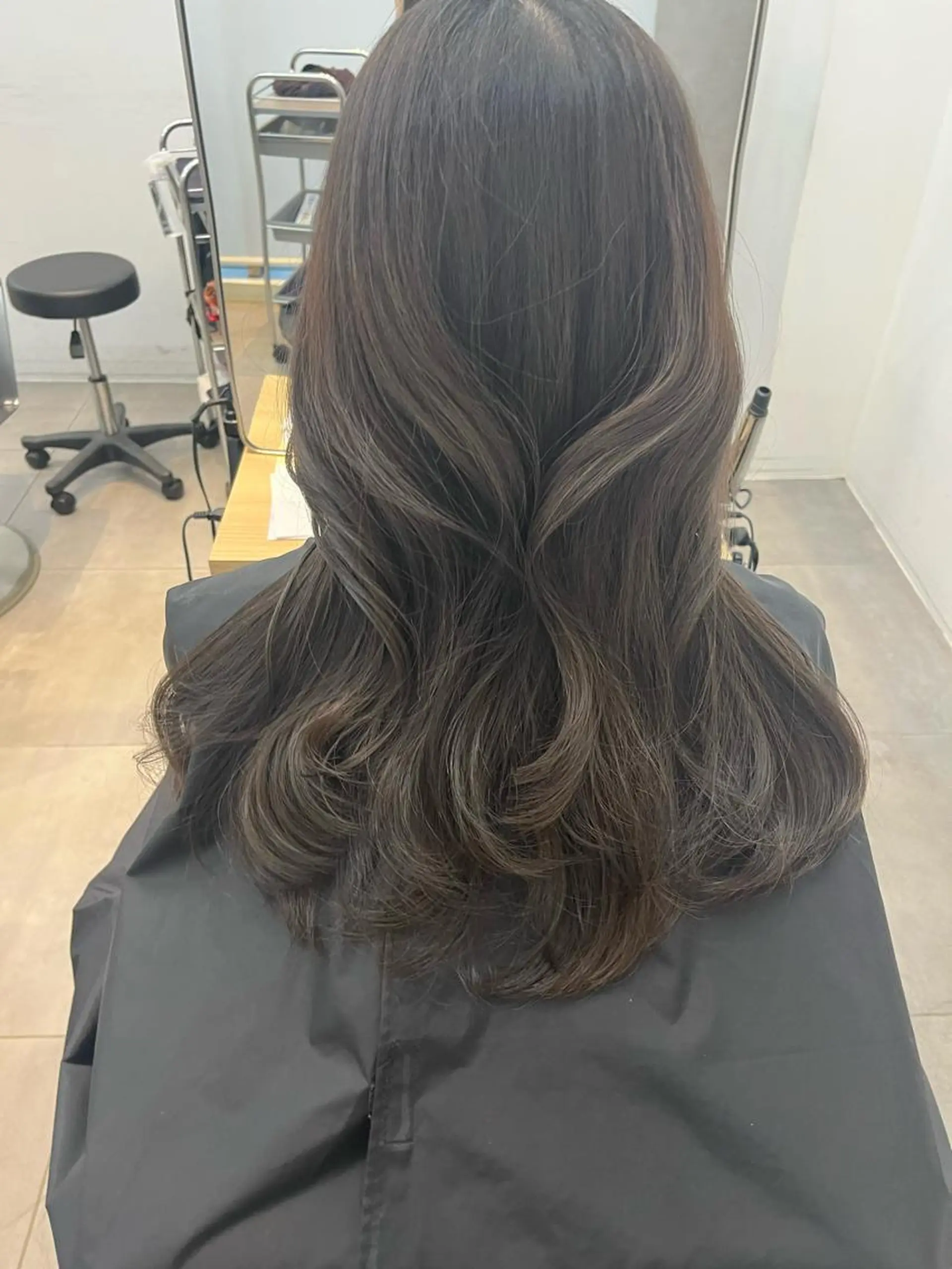 ロング カラー レイヤーカット 新宿🤍Maiのヘアスタイル