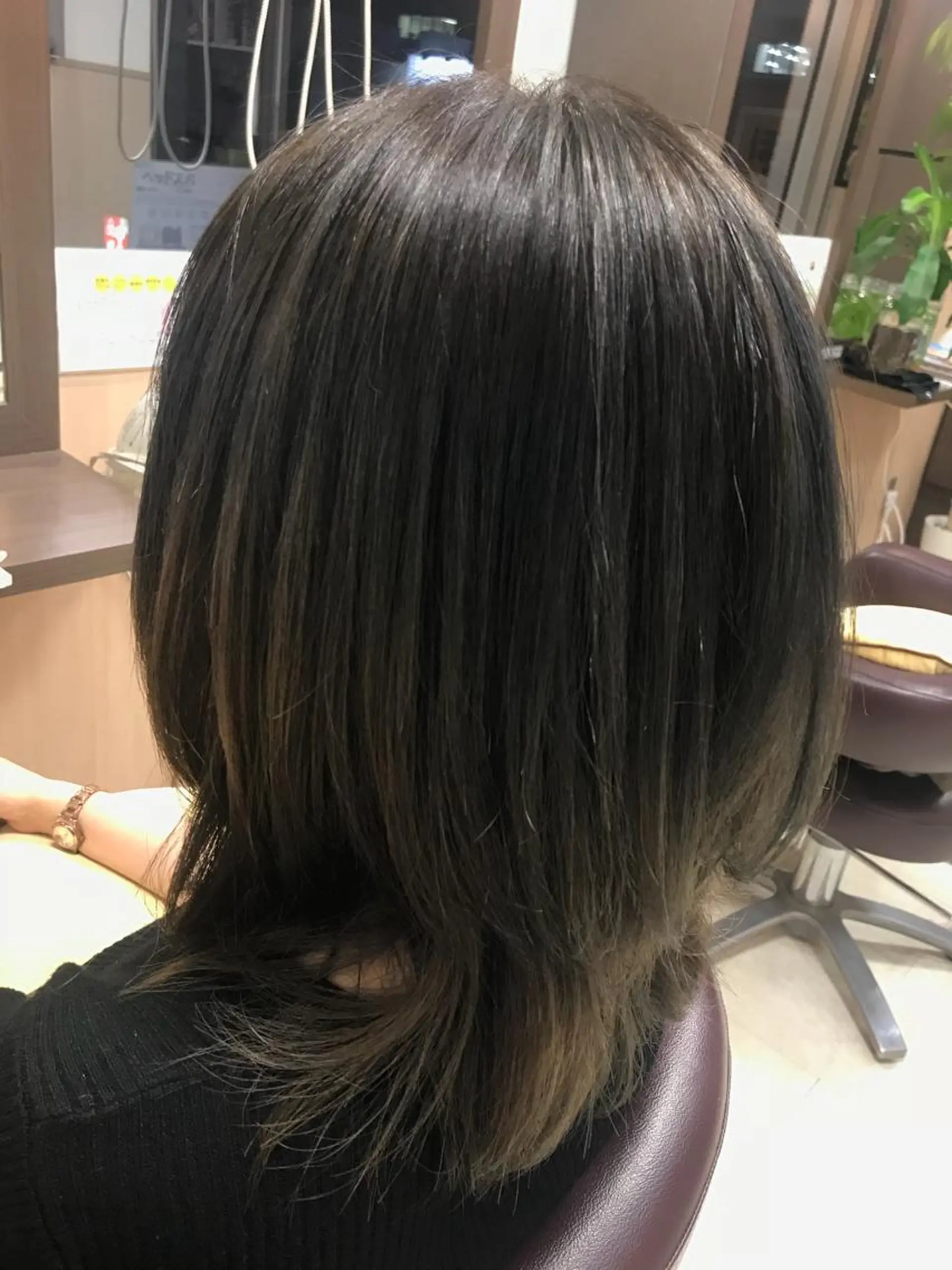 ミディアム カラー アッシュ グラデーションカラー レイヤーカット BLANCfIL-ブランフィル-所属・ササキ トモコのヘアスタイル