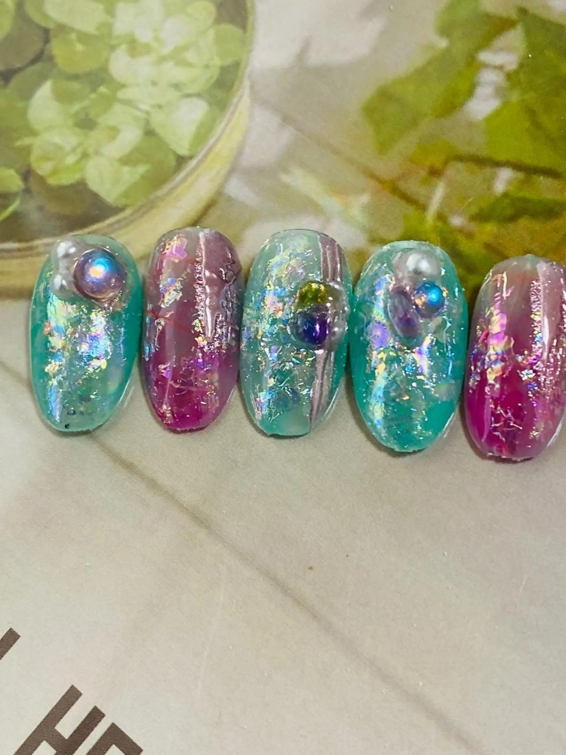 ネイル オーロラネイル ジェルネイル キラキラネイル UVネイル 自宅ネイルサロン ♦️nuance♦️のネイルデザイン