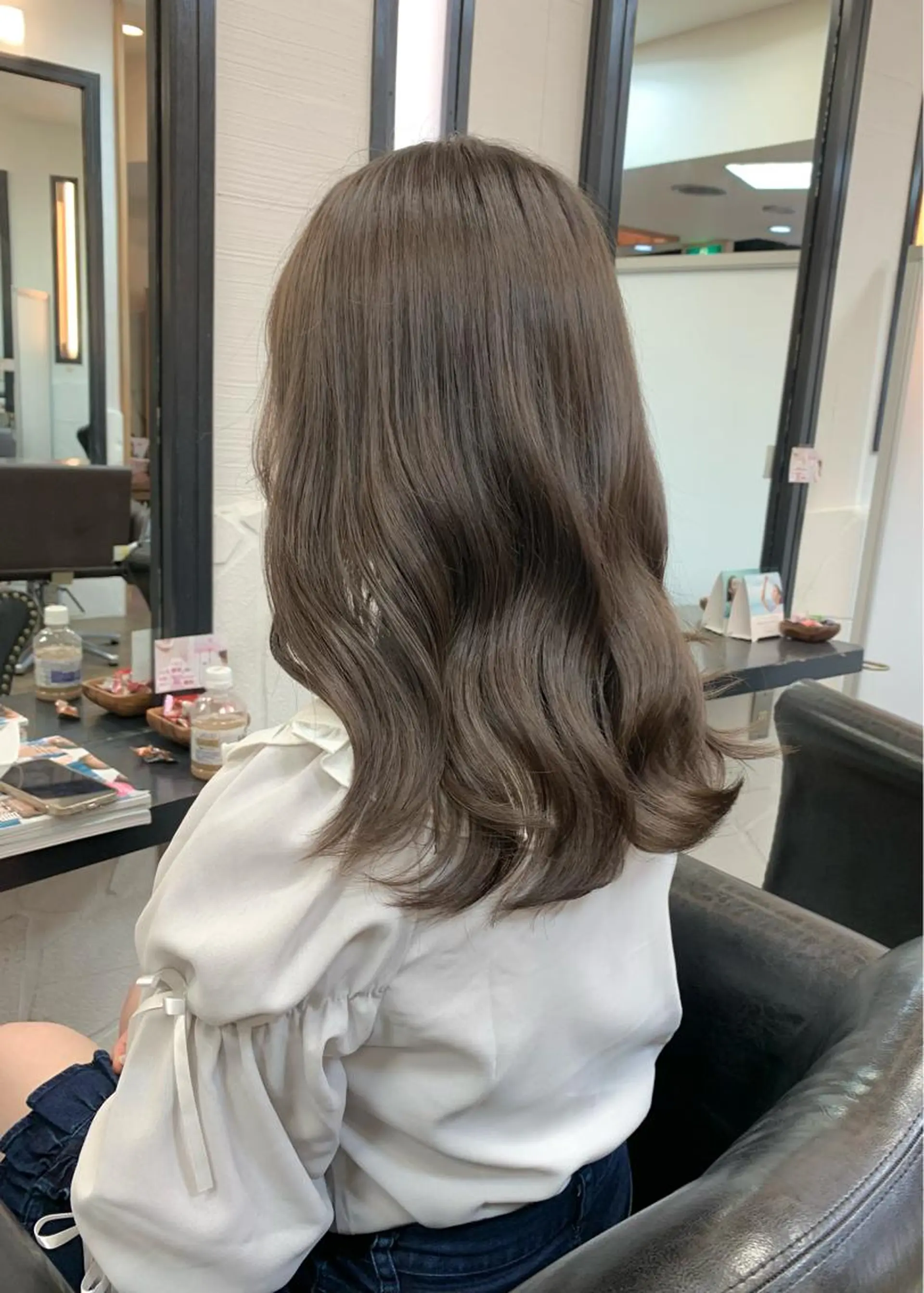 ミディアム カラー ベージュカラー ブリーチ ブリーチなしカラー オリーブベージュ LUMO所属・矢野 晃平のヘアスタイル