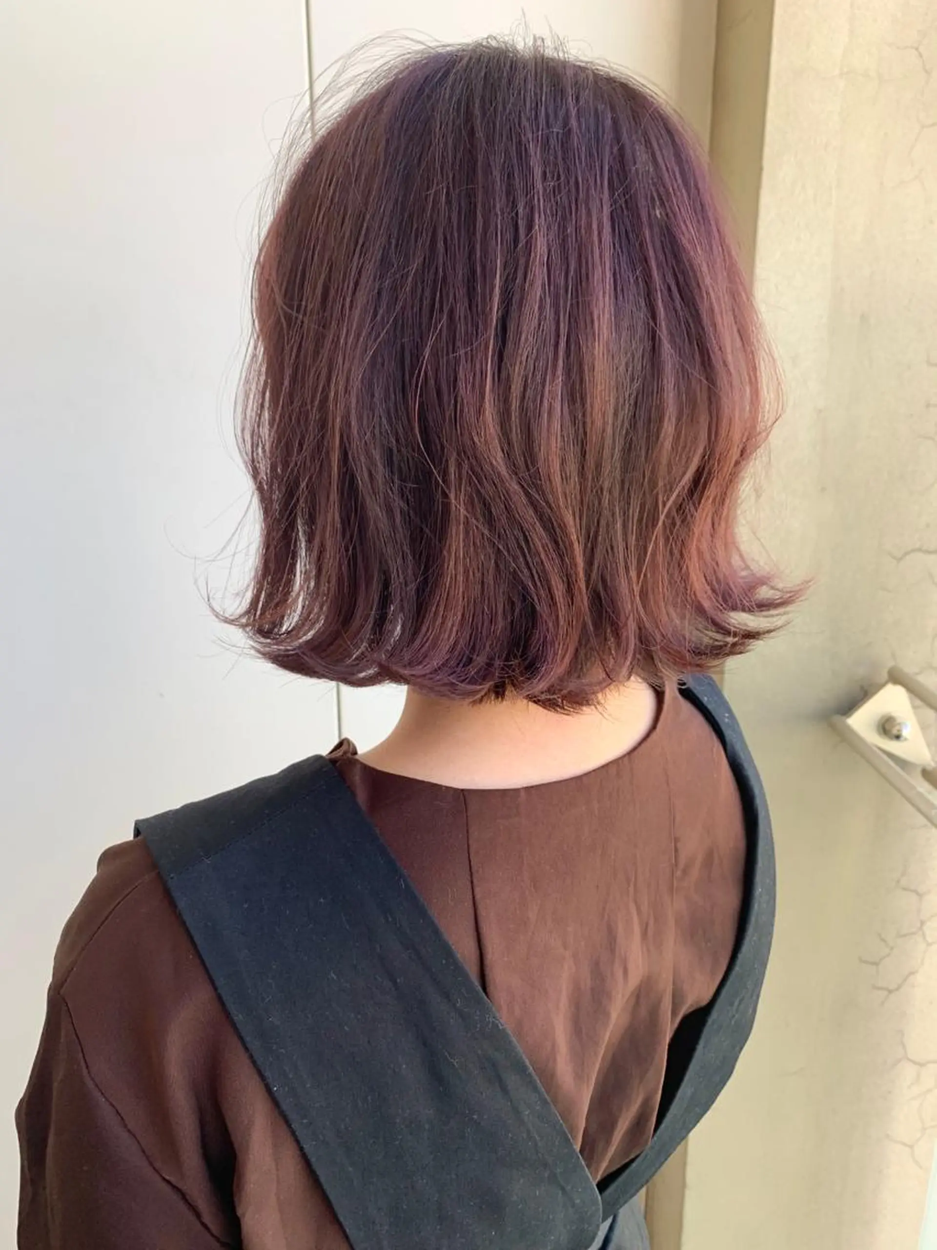 ショート カラー ボルドーカラー ピンクカラー 外ハネヘア Beach 代表 KENTAのヘアスタイル