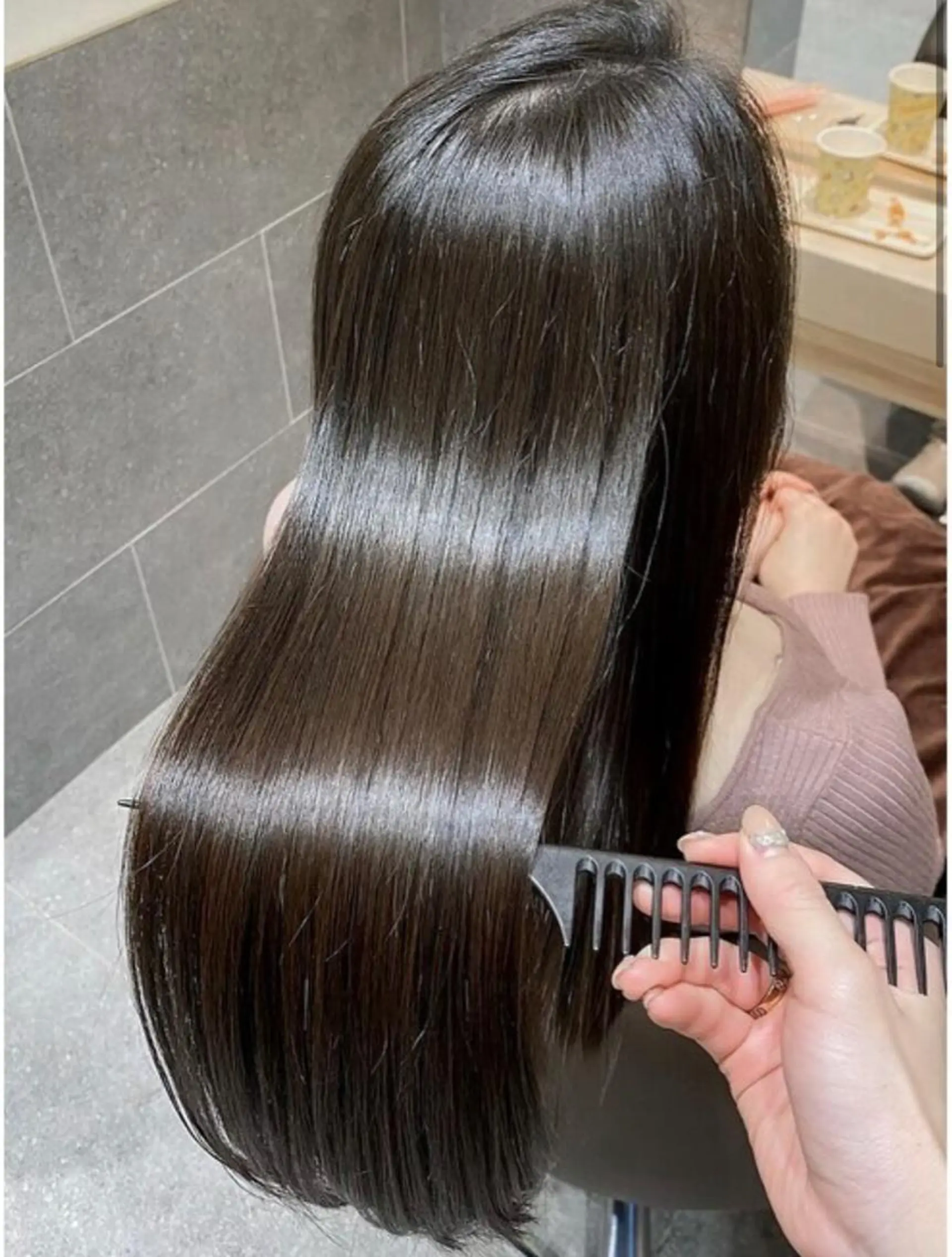 ロング broteなかもず 【髪にドラマを】のヘアスタイル