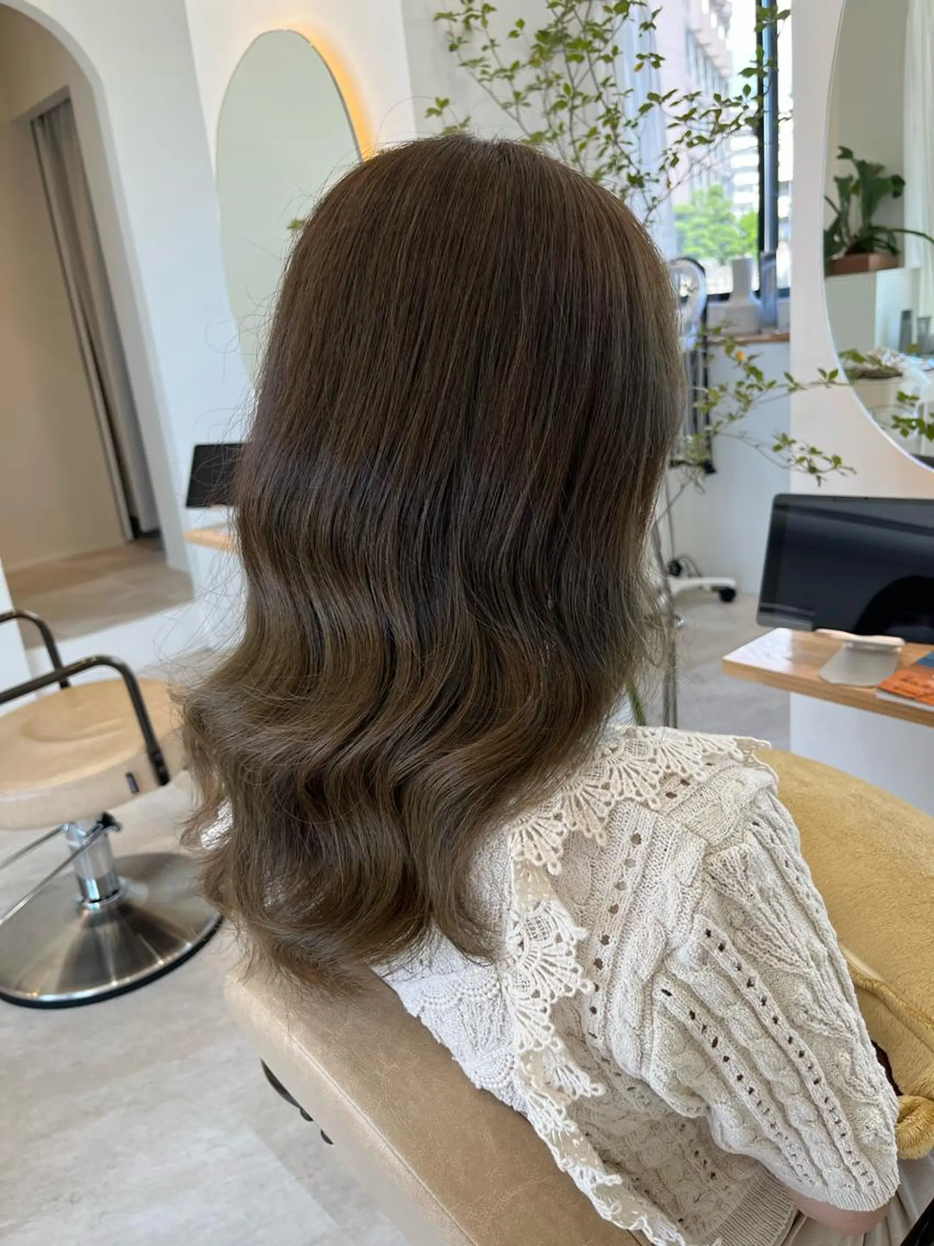 セミロング ハイライト ヘアカラー 加藤 明香里のヘアスタイル