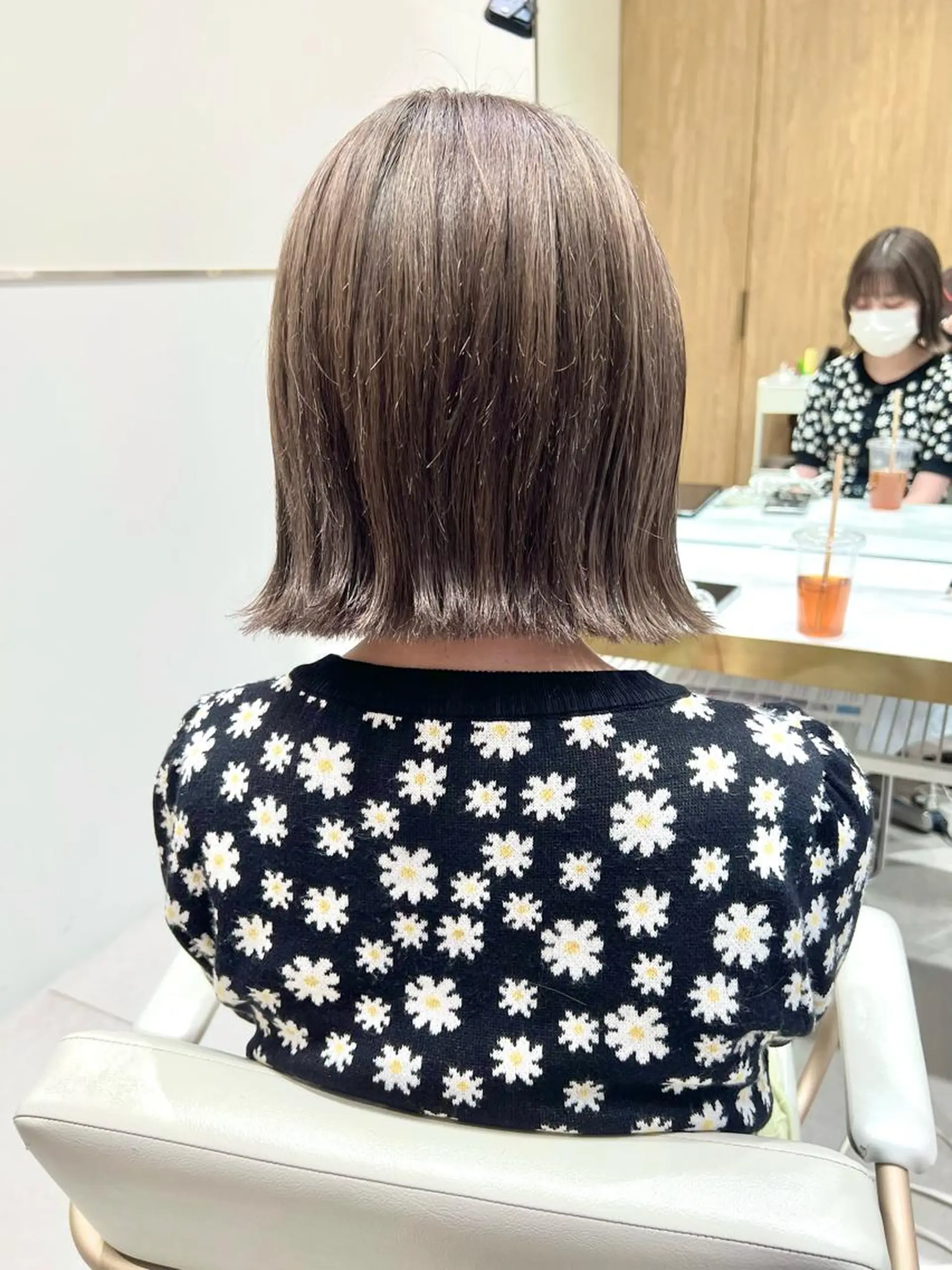 ミディアム カラー ベージュカラー 透明感カラー グレージュ ボブ カット ヘアカラー トリートメント レイヤー専門家 ダブルカラー修のヘアスタイル