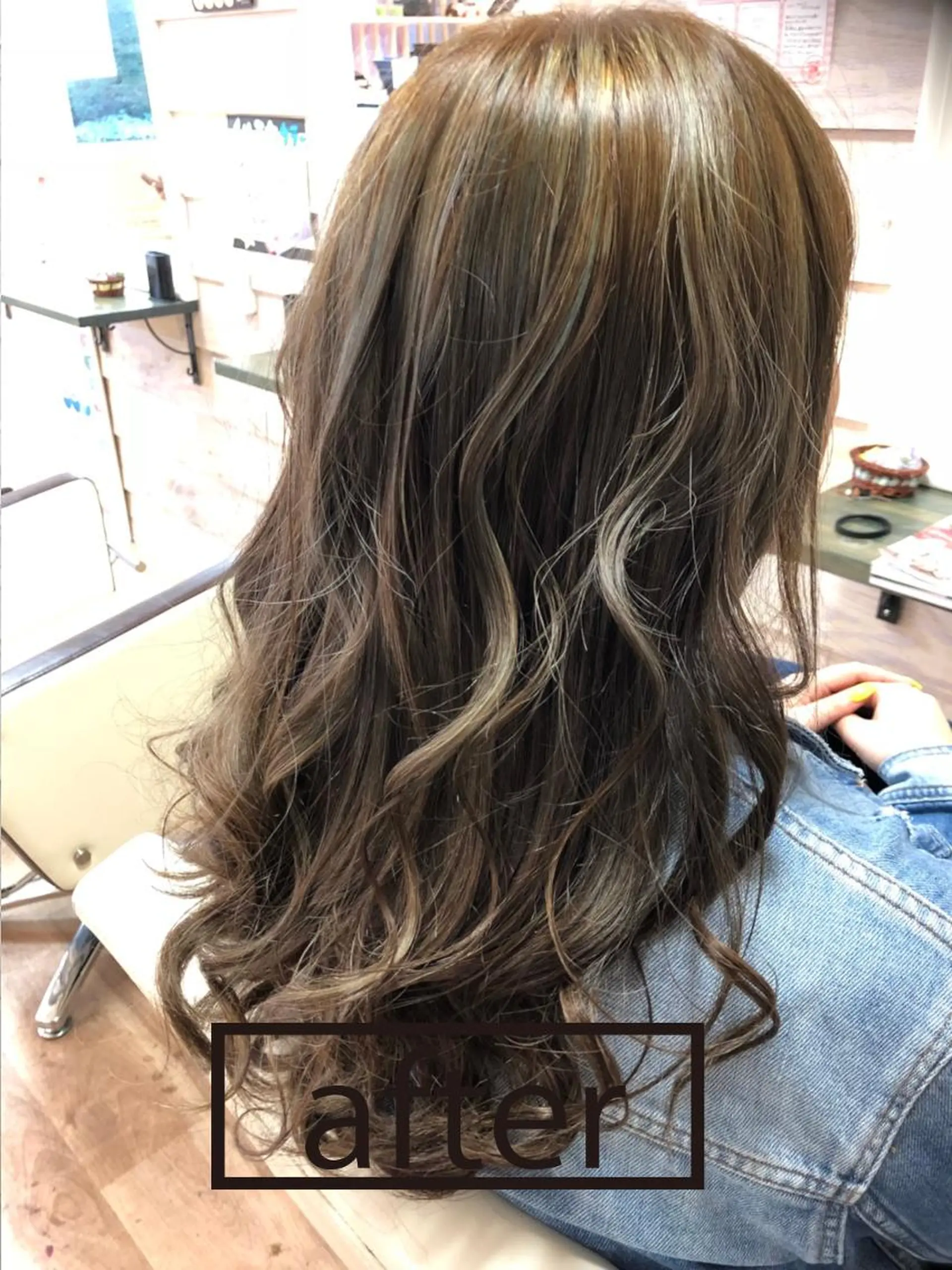 ロング ハイライト anyhow academyのヘアスタイル