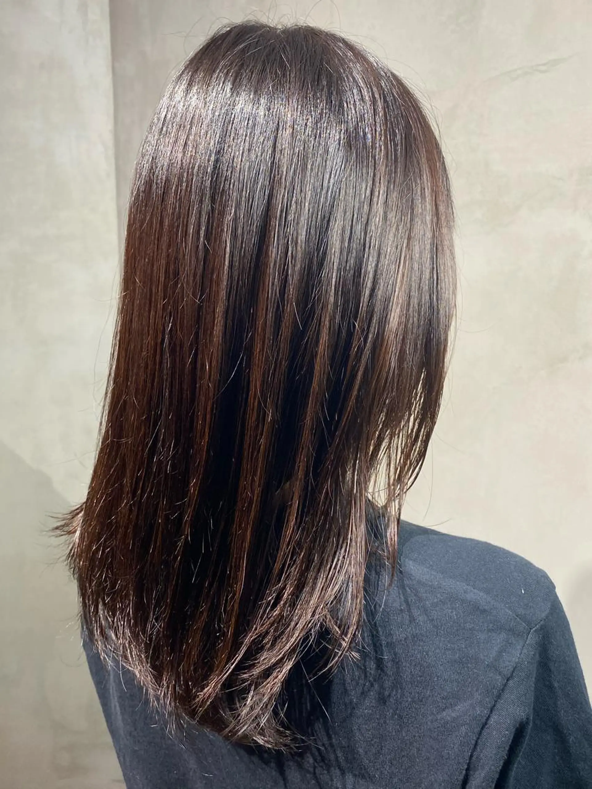 セミロング 寄主 洸雅のヘアスタイル