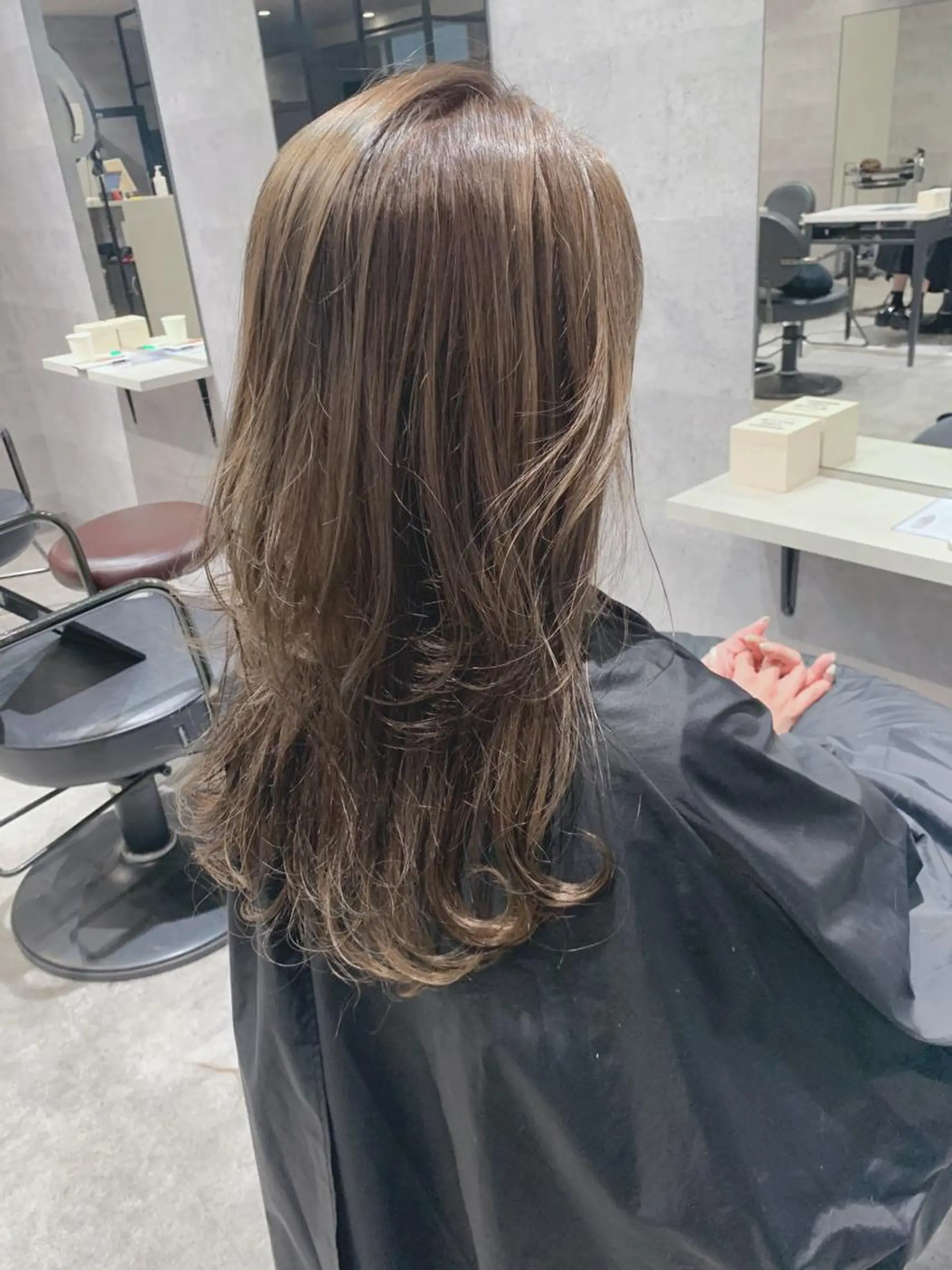 ロング カラー イルミナカラー レイヤーカット _WHITE 天神店 YUMEKA🐻のヘアスタイル