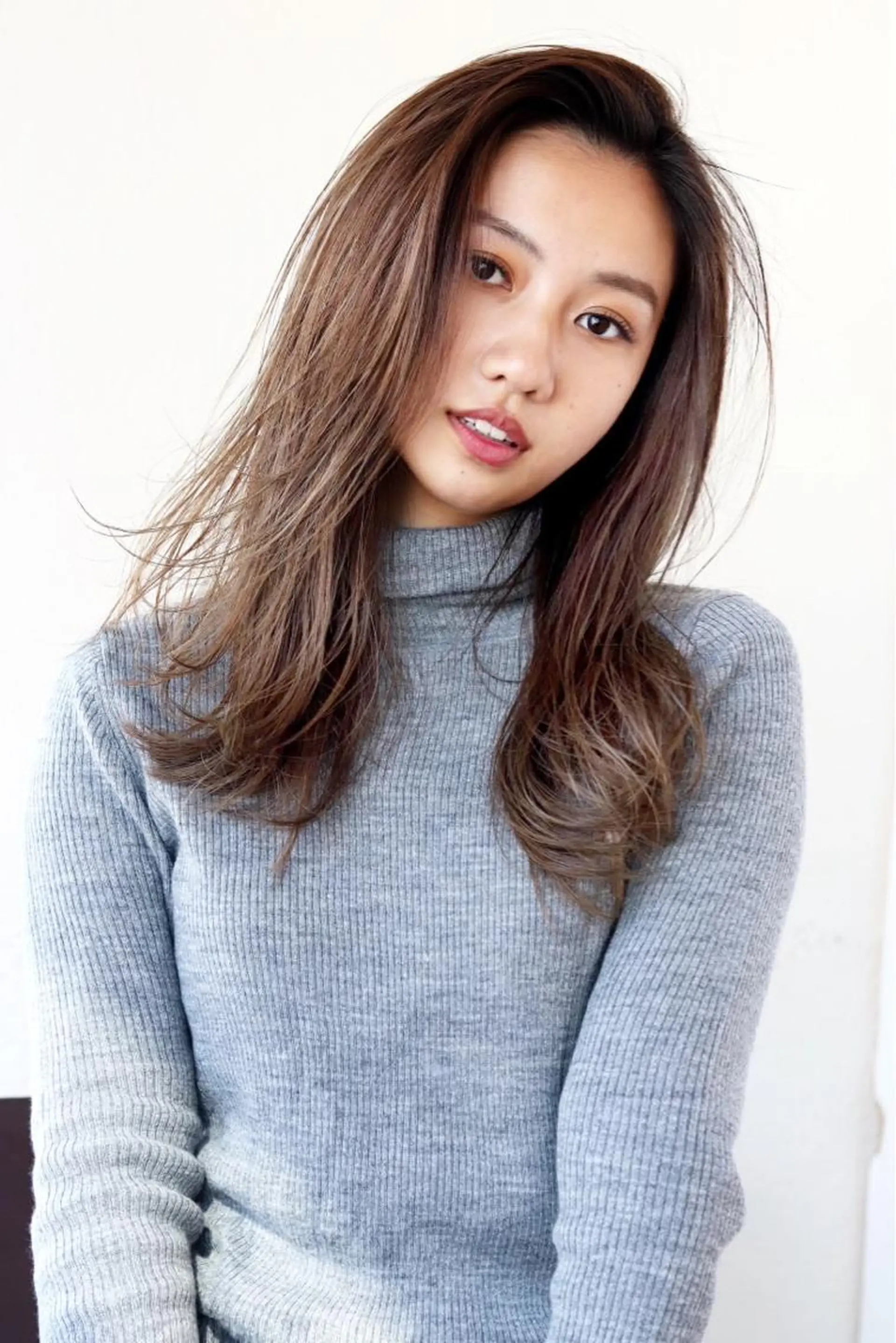 ロング カラー 切りっぱなしボブ ブリーチ グレージュ イルミナカラー インナーカラー カット ヘアカラー トリートメント レイヤー専門家 ダブルカラー修のヘアスタイル