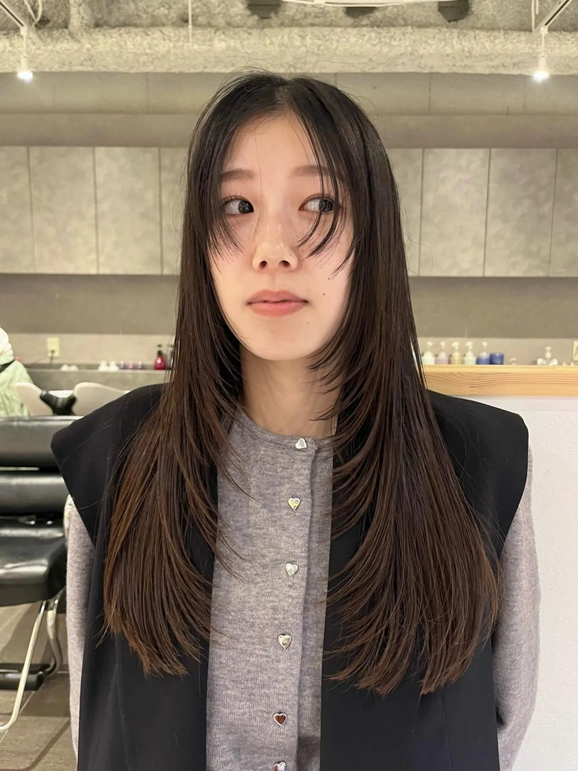 セミロング 顔まわりレイヤー レイヤーカット ウルフカット ウルフレイヤー カット 桃果 momokaのヘアスタイル