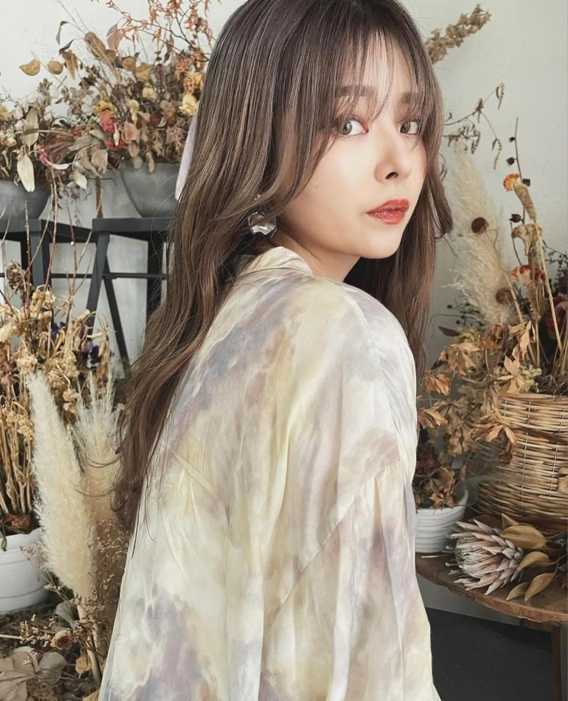 ロング カラー パーマ ヘアアレンジ キッズ ネイル マツエク・マツパ ブリーチ 透明感カラー ダブルカラー グレージュ ハイライトカラー カット ヘアカラー トリートメント ヘアセット 古賀 侑磨のヘアスタイル