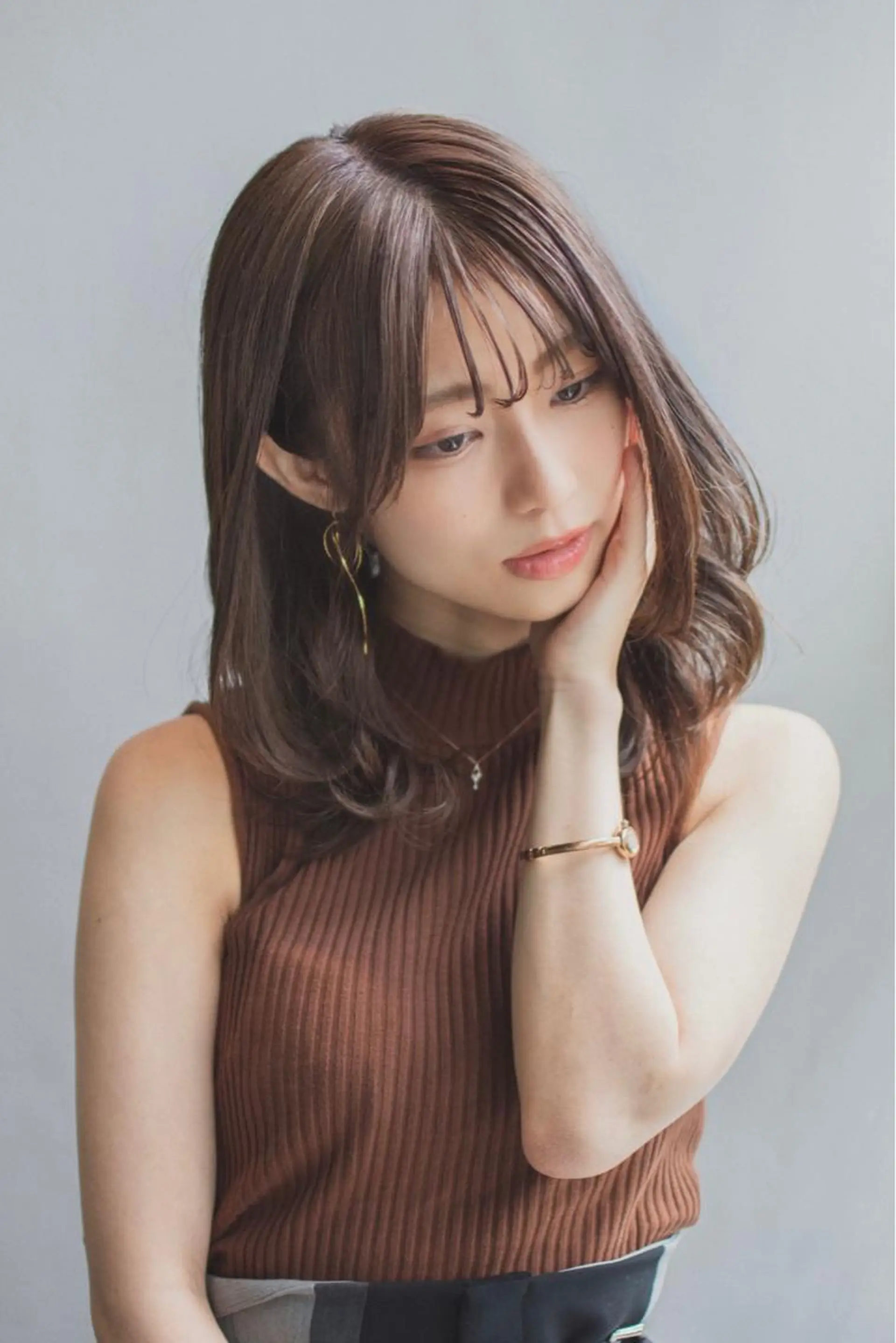 ミディアム カラー カット トリートメント Le'a銀座所属・前髪/顔周り /レイヤー/秋山 元のヘアスタイル