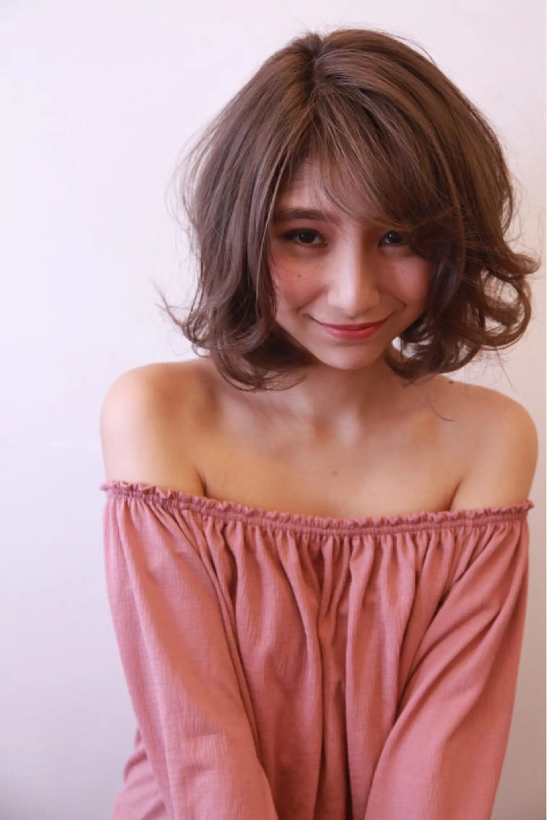 ミディアム シールエクステ ミディアムパーマ エクステ ハイライト 縮毛矯正 荒木 ユウのヘアスタイル