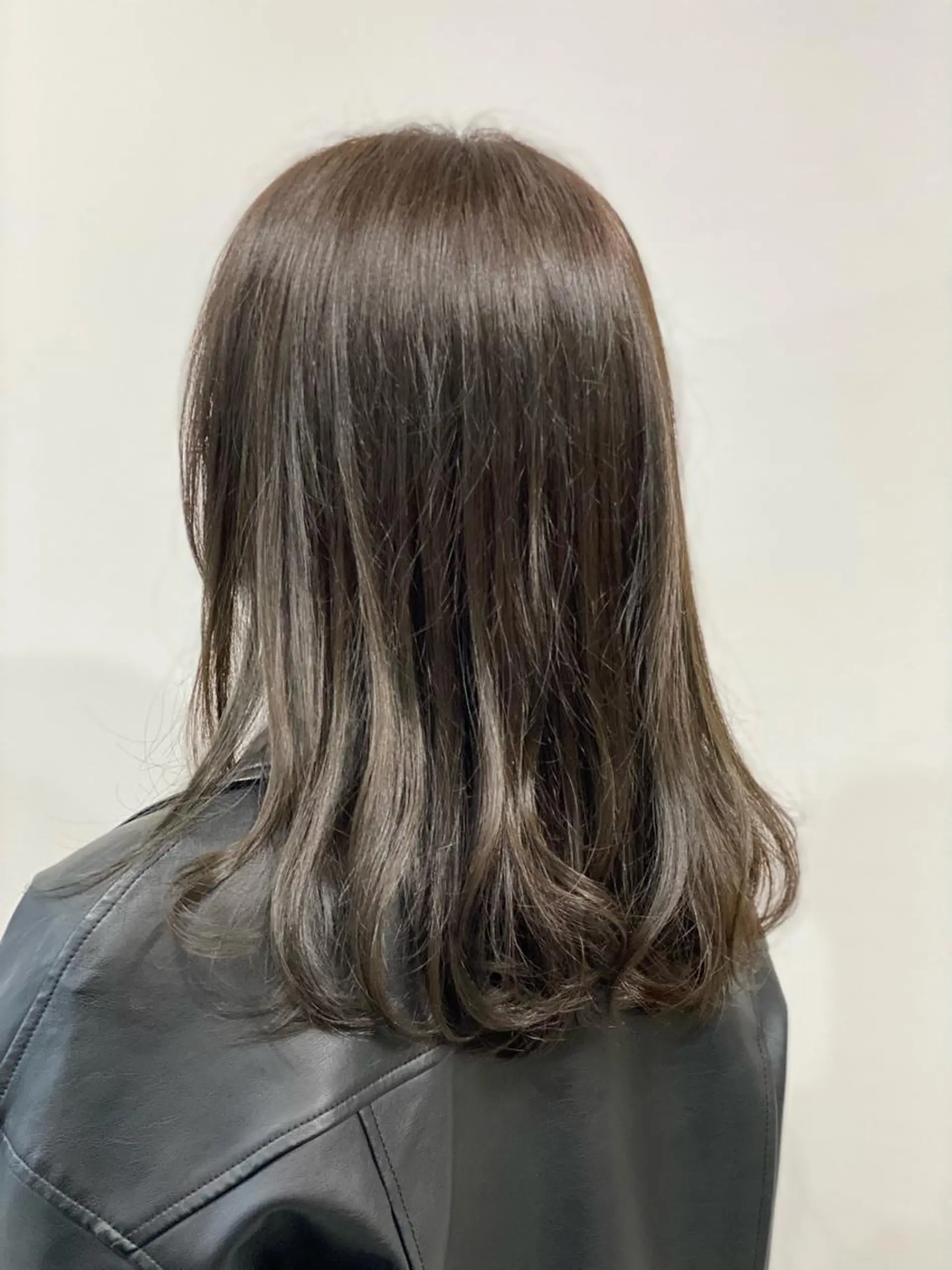 セミロング カラー ブラウンカラー 神保 佑斗のヘアスタイル