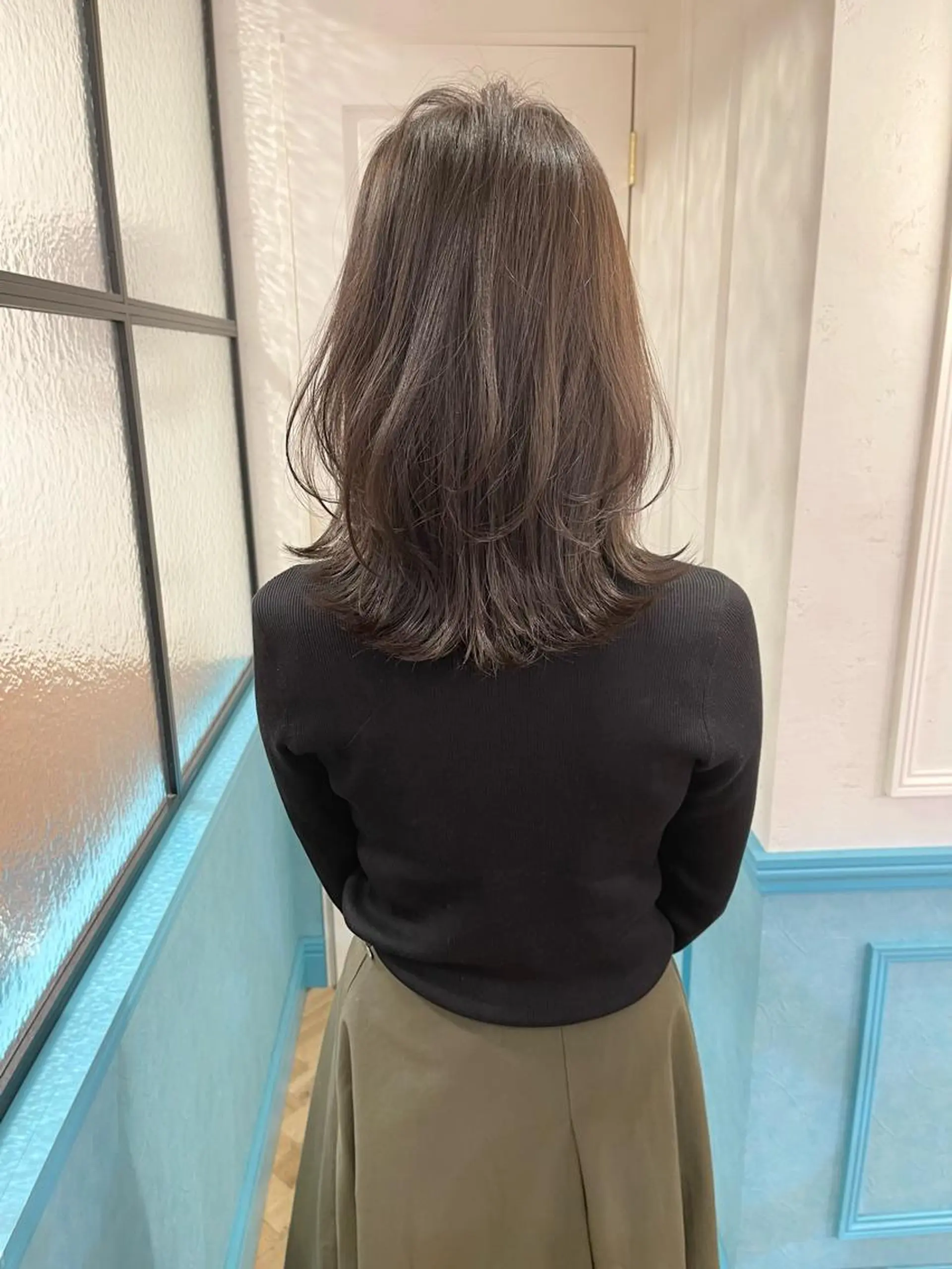 ミディアム カラー ヘアアレンジ ブリーチ グレージュ ブリーチなしカラー カット トリートメント Londideal 高橋ヒロシのヘアスタイル