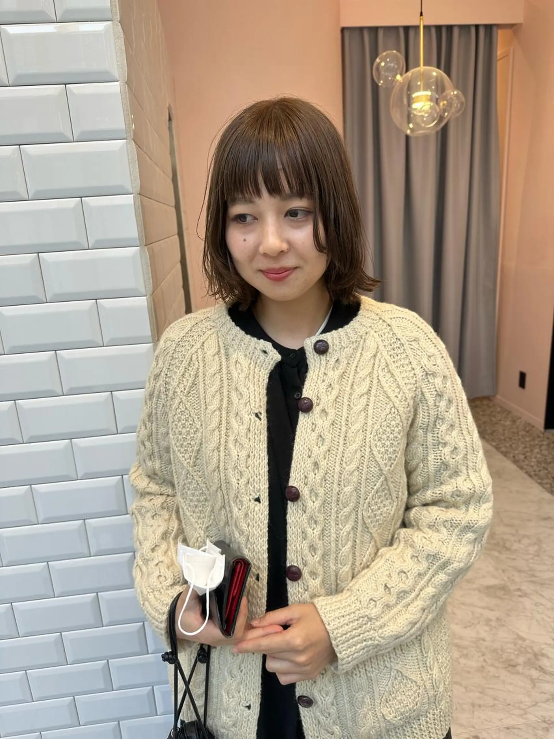 ショート カラー ブリーチ ボブ 外ハネヘア ヘアカラー 半個室サロン🫧 ササキアヤカのヘアスタイル