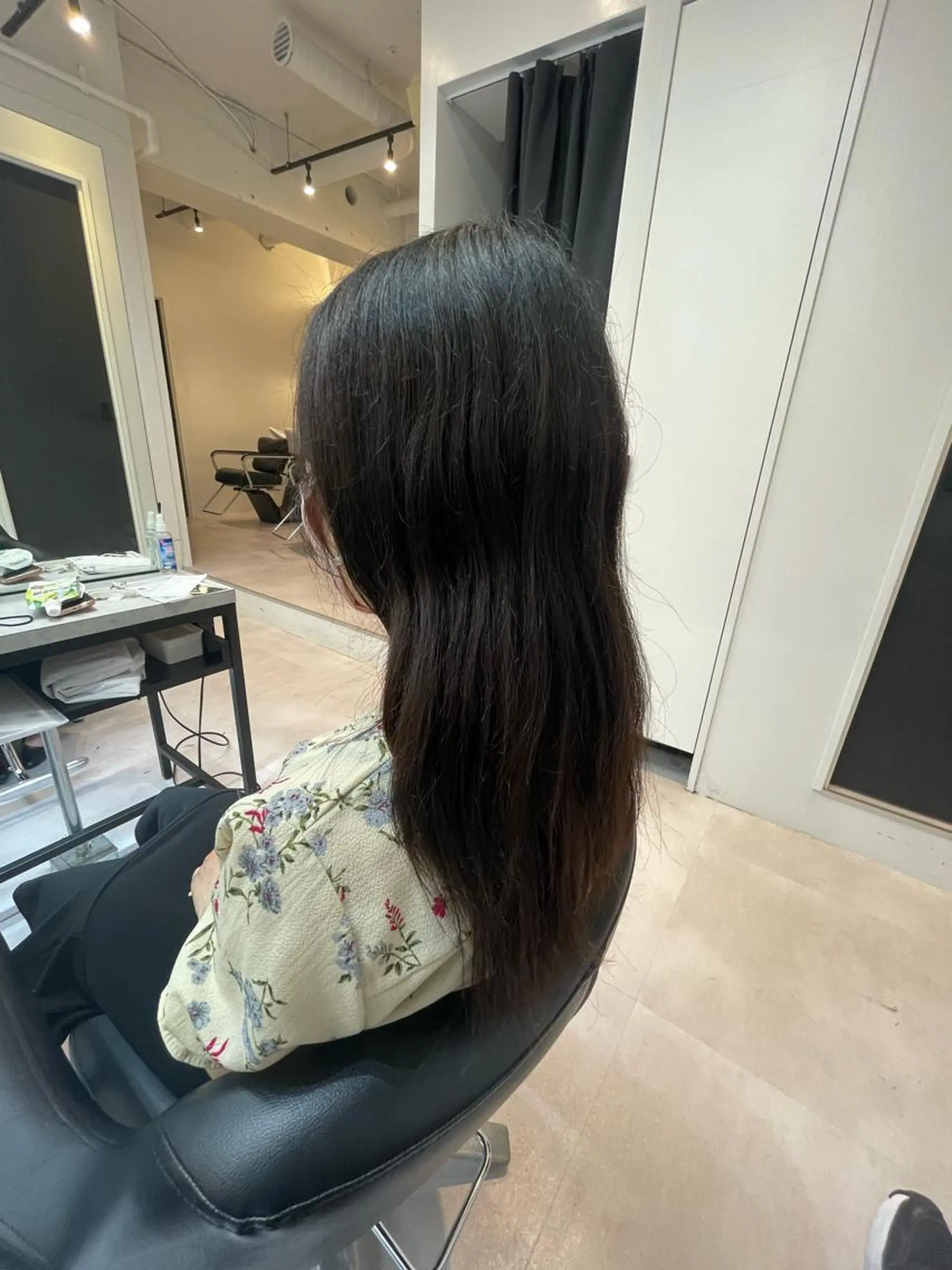 セミロング パーマ カット 縮毛矯正 髪質改善× 白髪ぼかし溝江のヘアスタイル