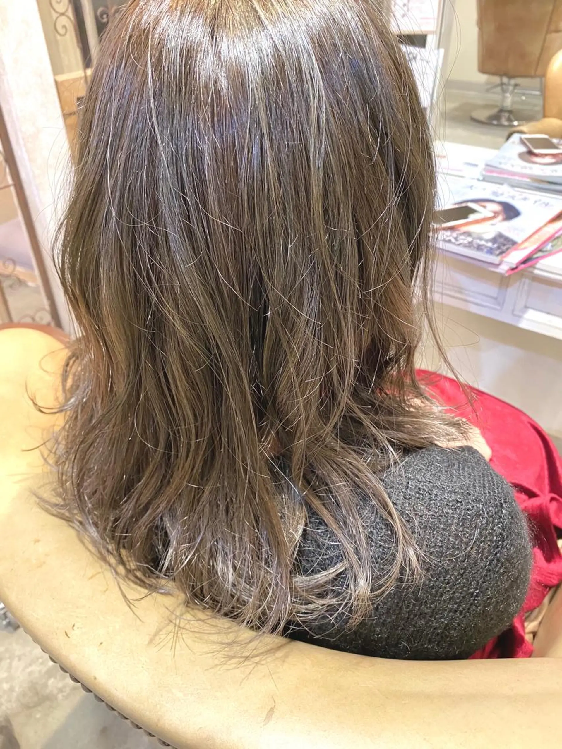 セミロング カラー ブリーチ イルミナカラー 美髪・髪質改善 有田怜平のヘアスタイル