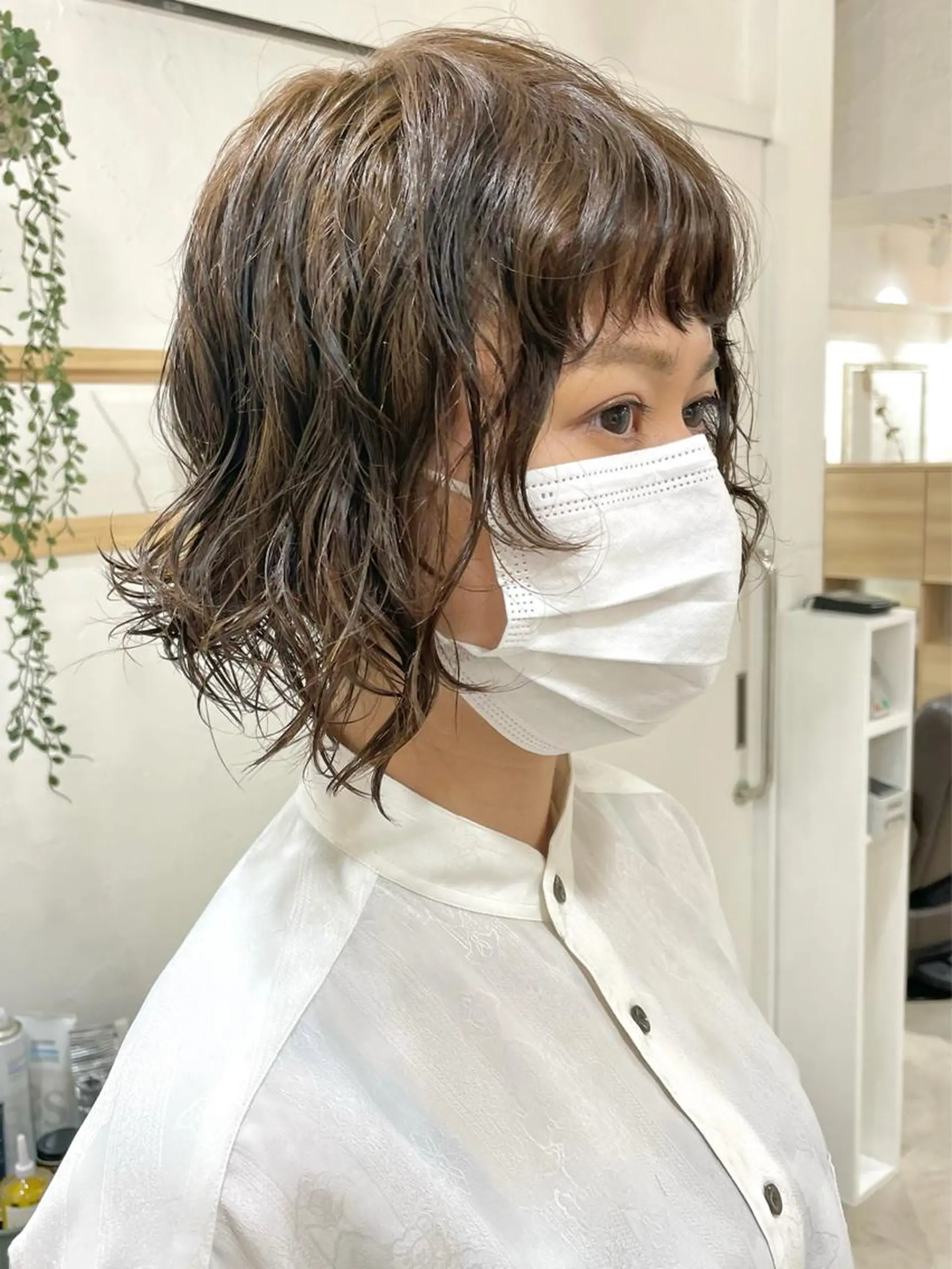 ミディアム パーマ 切りっぱなしボブ ミディアムパーマ ボブ ハイライト ウルフカット 銀座No.1髪質改善 縮毛矯正/本木のヘアスタイル