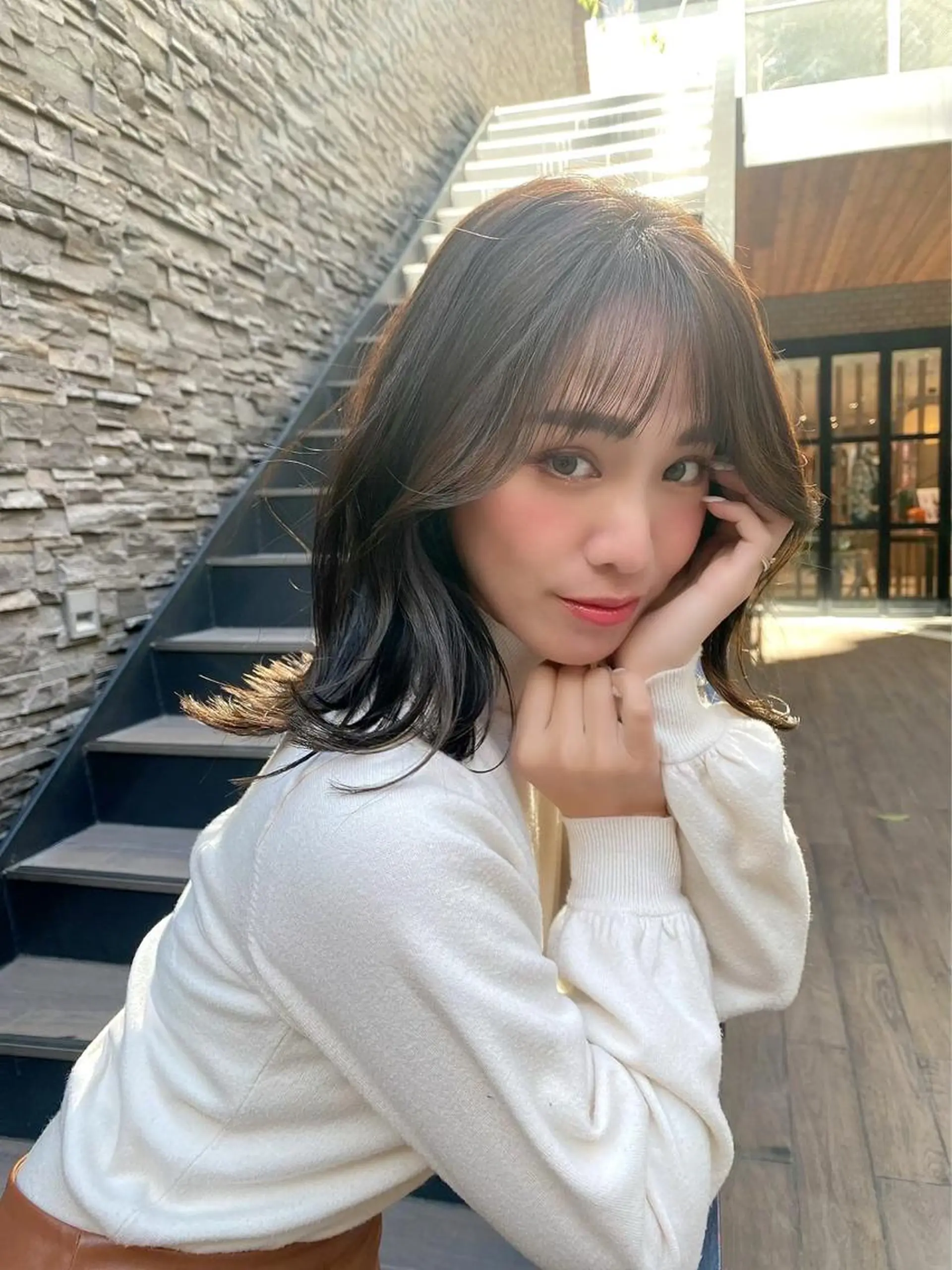 ミディアム カラー ヘアアレンジ ネイル マツエク・マツパ アイブロウ カット ヘアカラー ハイライト、レイヤー カット/西梅田/中西のヘアスタイル