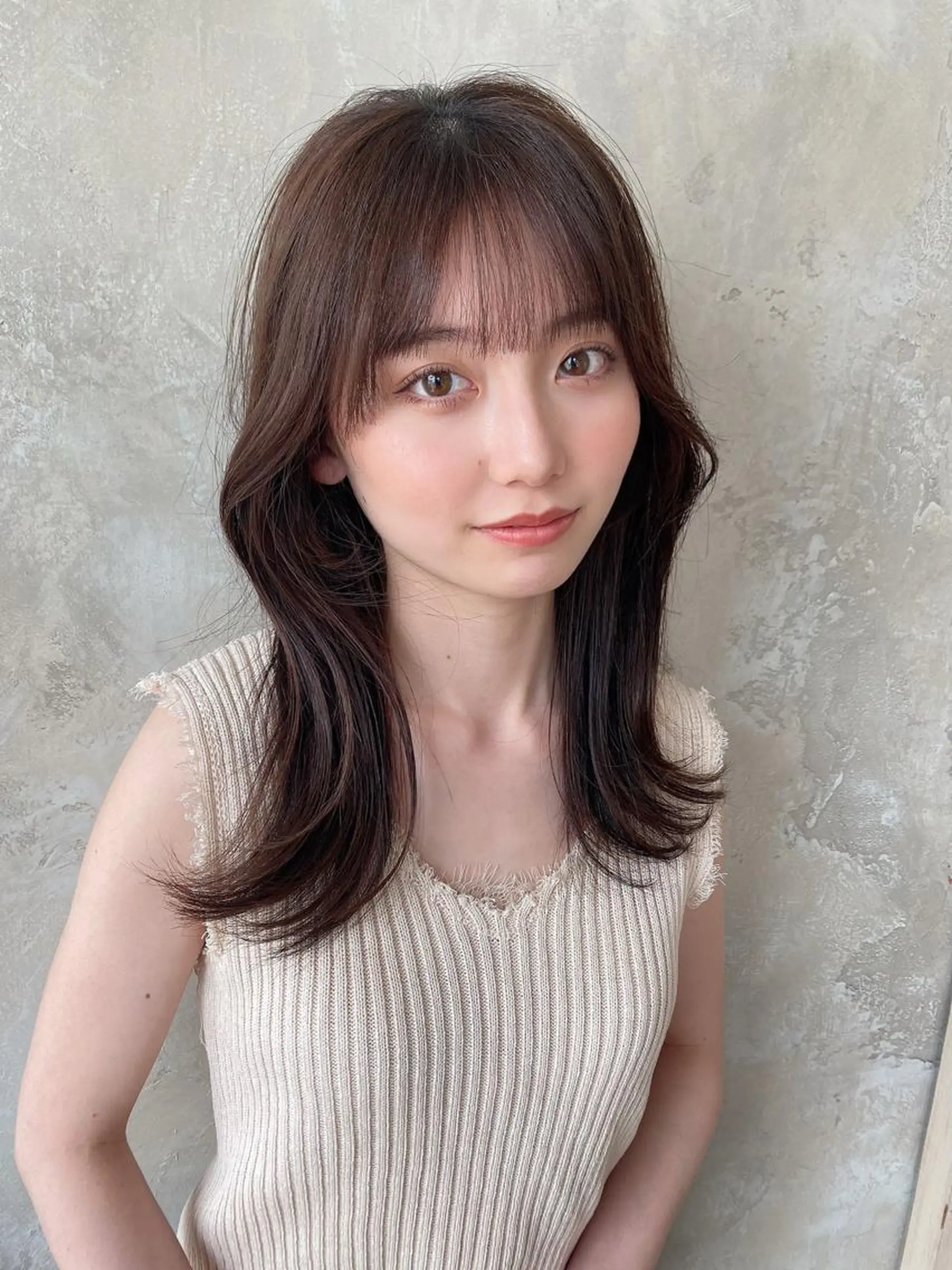 ミディアム カラー ミディアムレイヤー ベージュカラー ブラウンカラー くびれヘア 顔周りカット 顔周り/くびれヘア 韓国ヘア💕風間るなのヘアスタイル