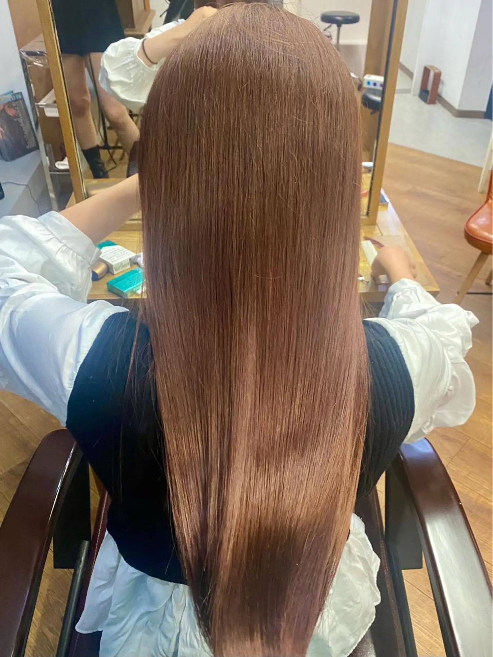 ロング カラー ミルクティーベージュ outaのヘアスタイル