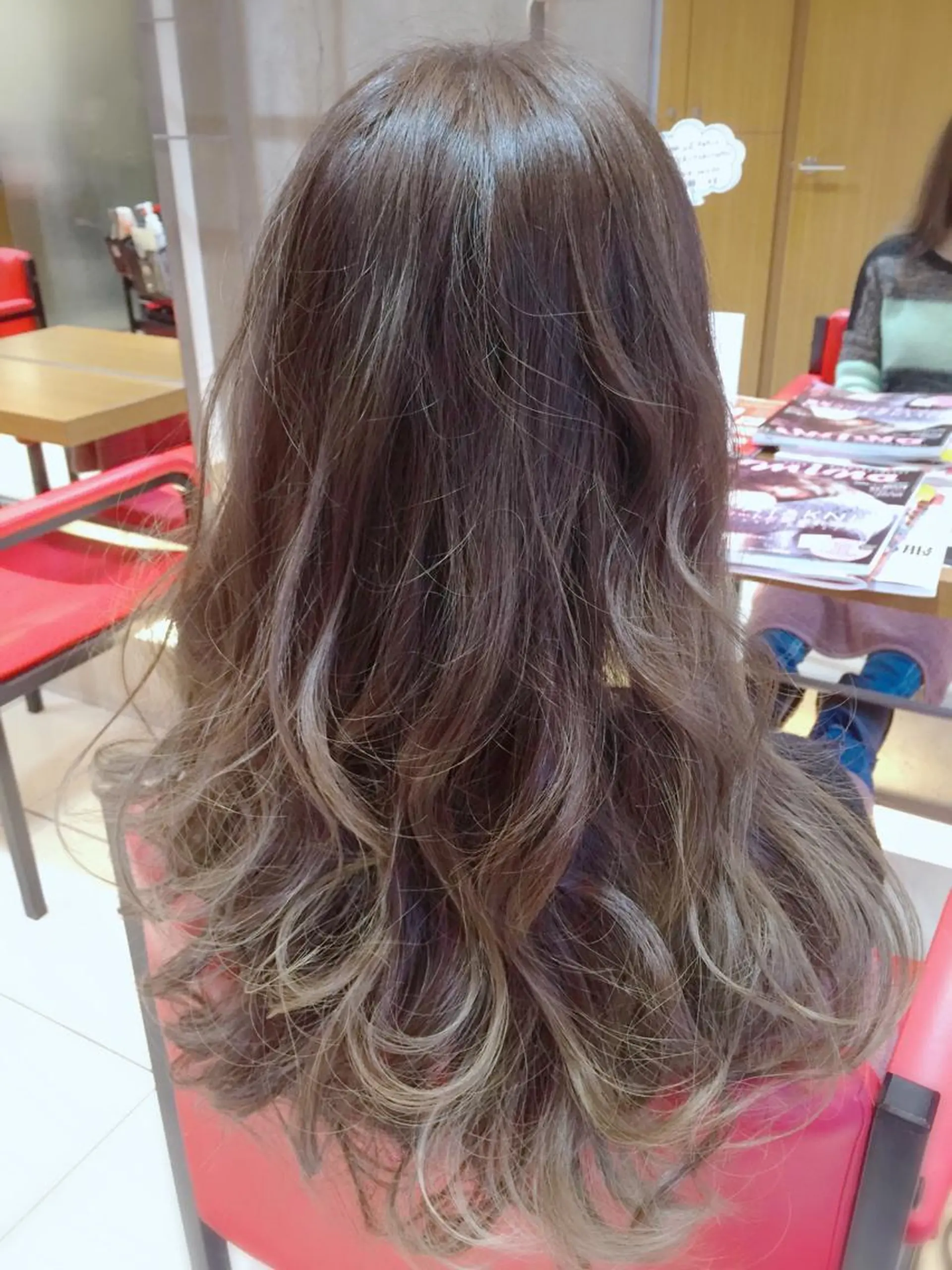 ロング 外国人風カラー ハイライト 浅見 健治のヘアスタイル