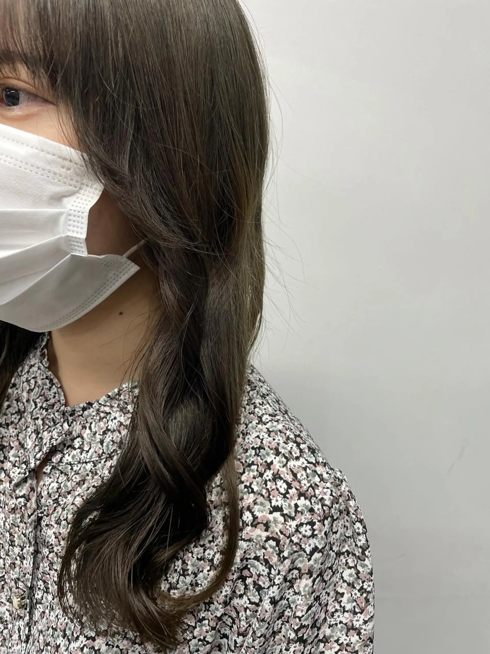 セミロング カラー パーマ ヘアアレンジ メンズ キッズ ネイル マツエク・マツパ ベージュカラー オリーブベージュ 顔周りカット 天使の羽バング・フェザーバング ヘアカラー トリートメント ヘッドスパ ヘアセット スパイキー/フェザー /波巻き/かいとのヘアスタイル
