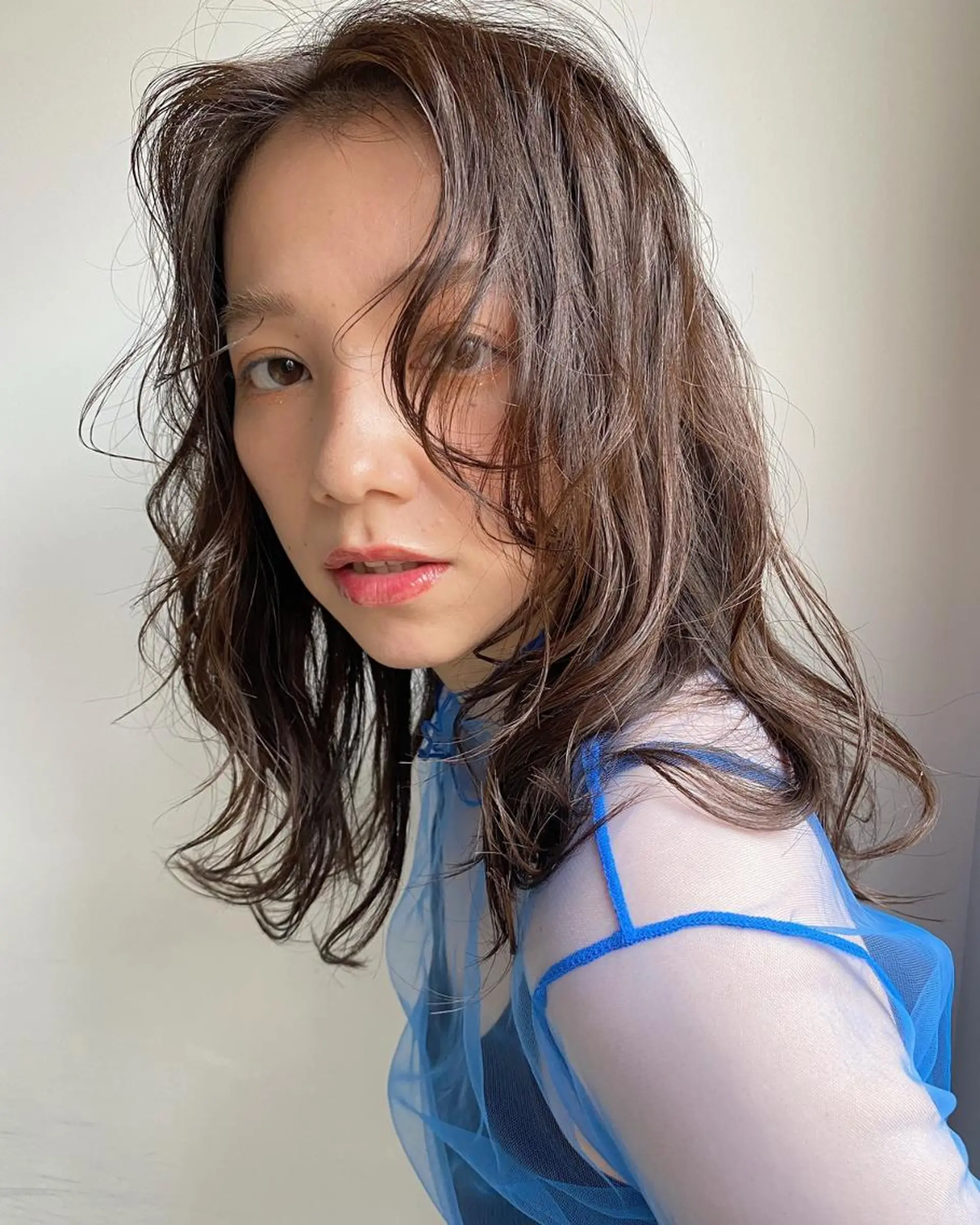 ミディアム パーマ カラー アディクシーカラー ブリーチ ブロンド ブルーカラー ハイライトカラー CEINE【セーヌ】 三軒茶屋のヘアスタイル