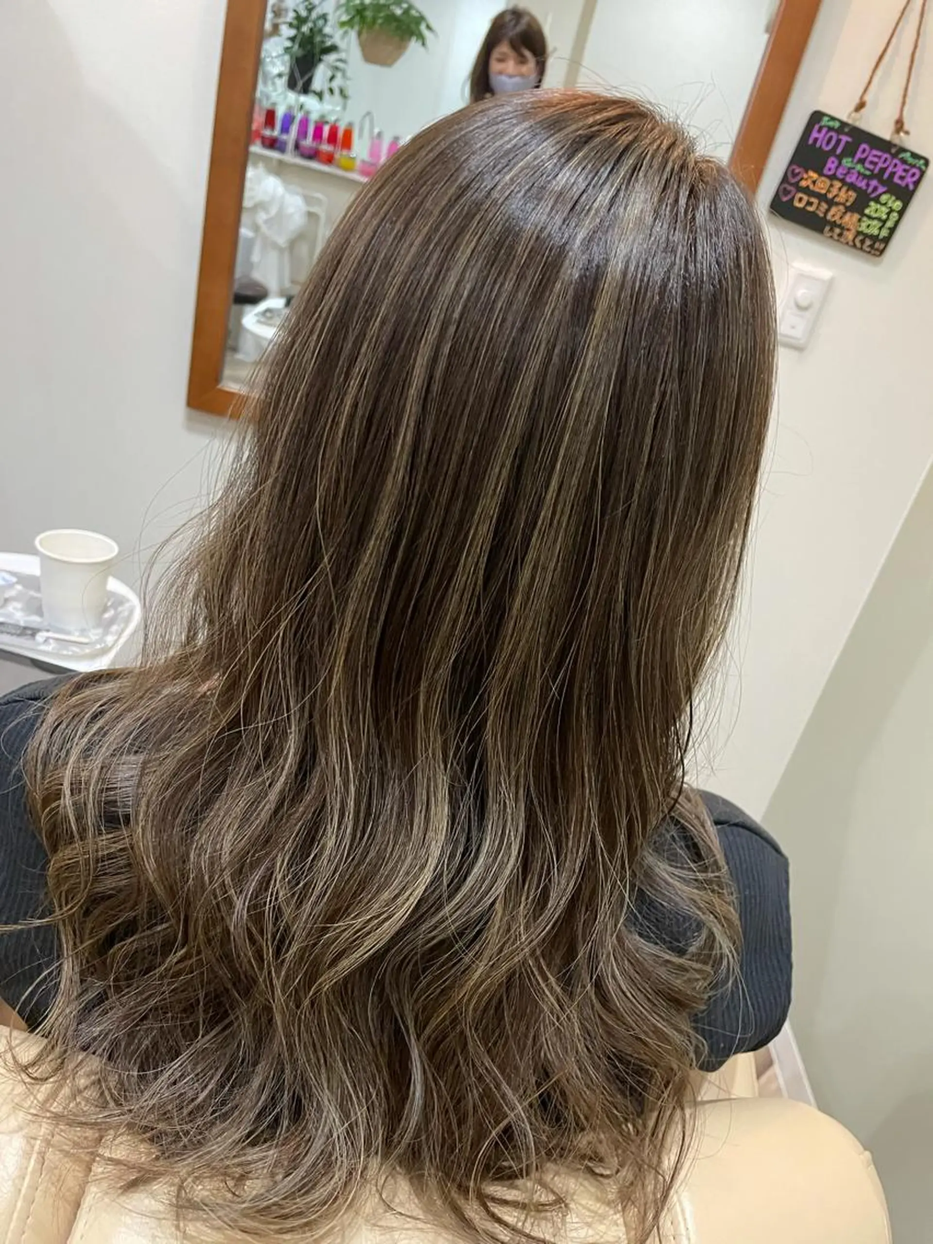 セミロング ハイライト hair studio PEACE所属・寺本 早希のヘアスタイル