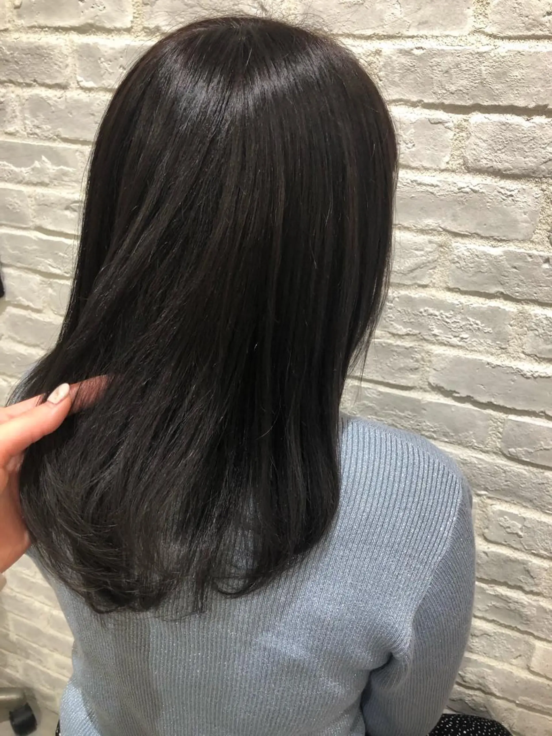 ロング カラー 関 彩花のヘアスタイル