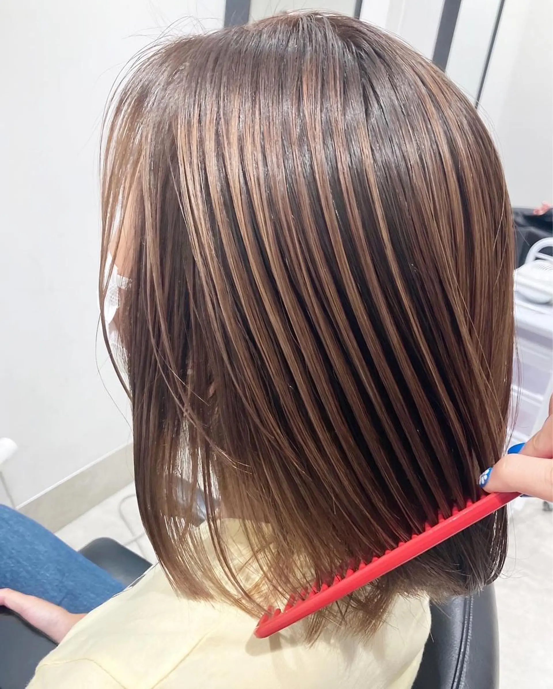 ミディアム カラー ベージュカラー ハイライトカラー ハイライト カット ヘアカラー スキバサミを使わない カット🌼唯🌼のヘアスタイル