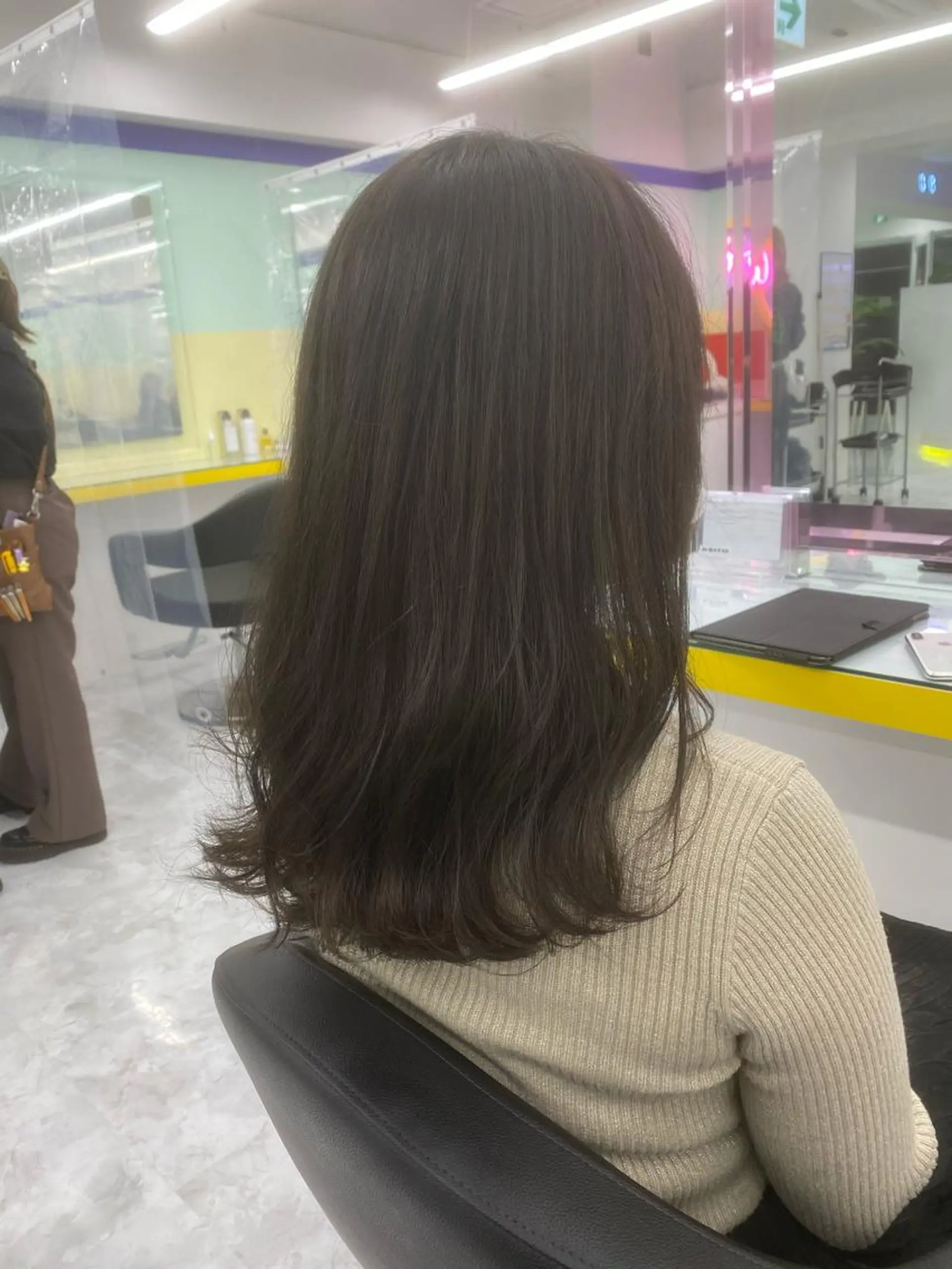 セミロング カラー パーマ ヘアアレンジ ネイル マツエク・マツパ 韓国風ベージュ🤎 赤みなし🌿横浜🤎のヘアスタイル
