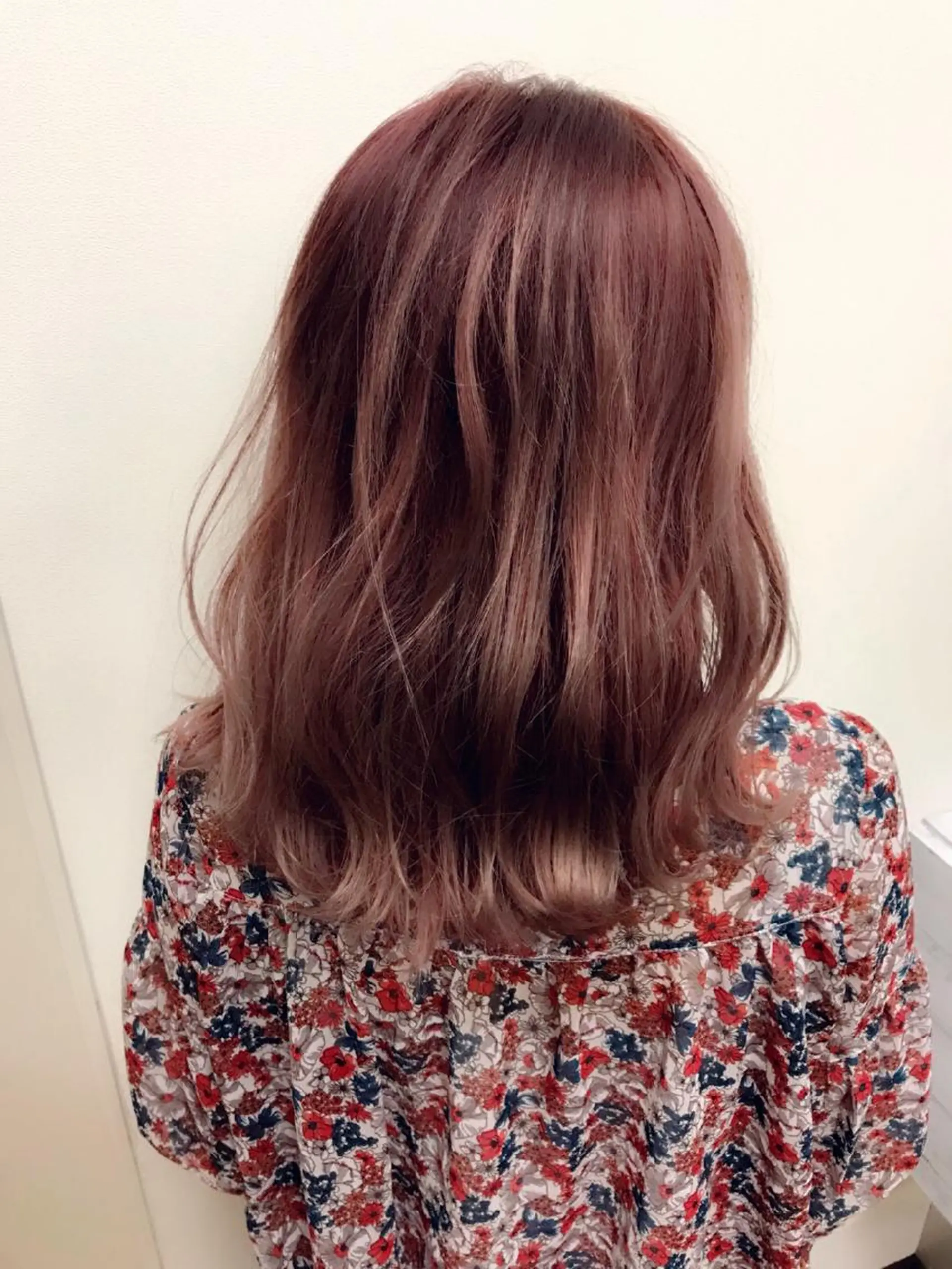 ミディアム カラー アッシュ ブリーチ ハイライトカラー ピンクカラー ピンクアッシュ カット ヘアカラー トリートメント 田室 和幸のヘアスタイル