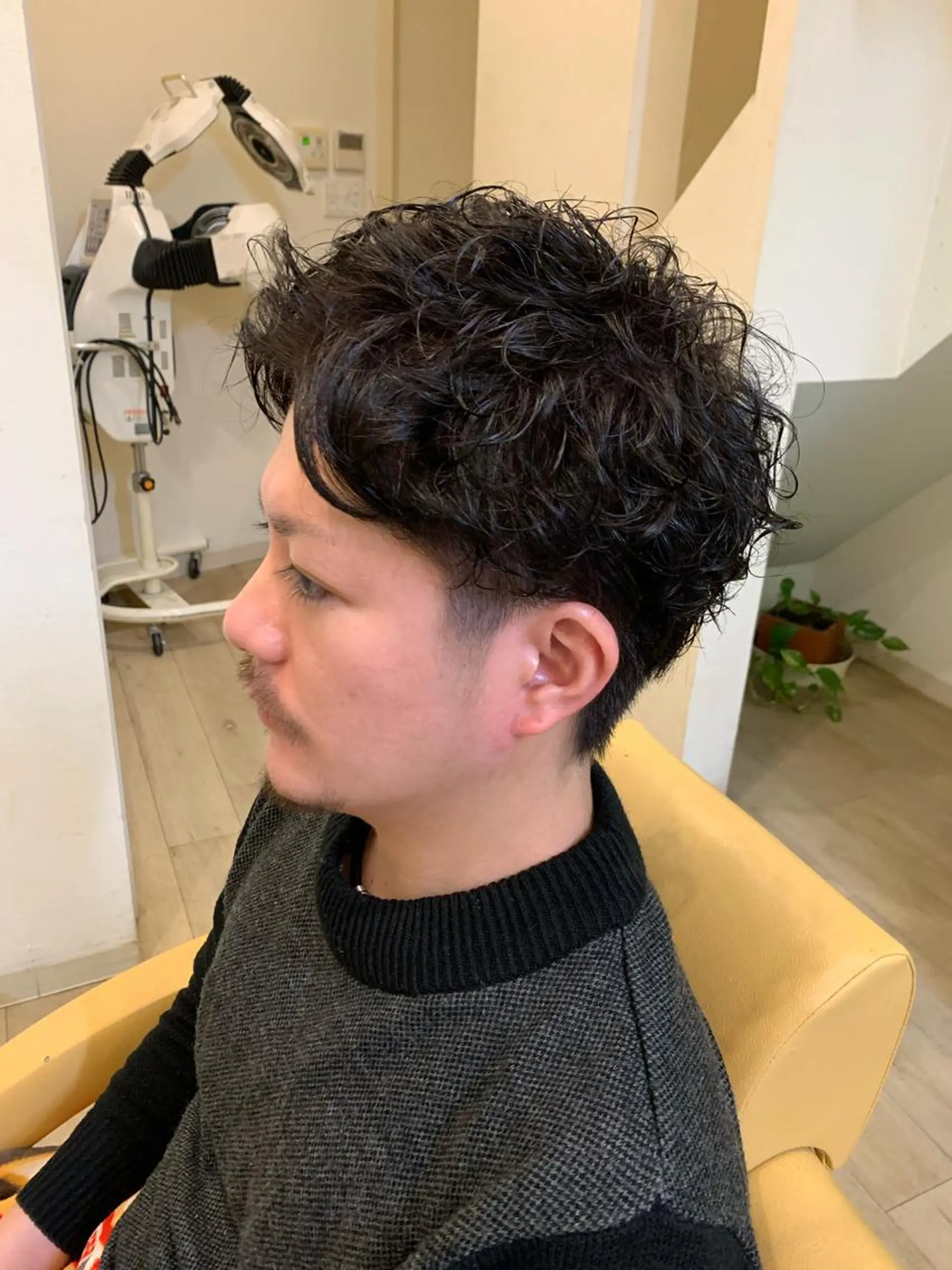 ショート パーマ メンズ メンズパーマ メンズスパイラルパーマ スパイラルパーマ 岡本 幸法のヘアスタイル