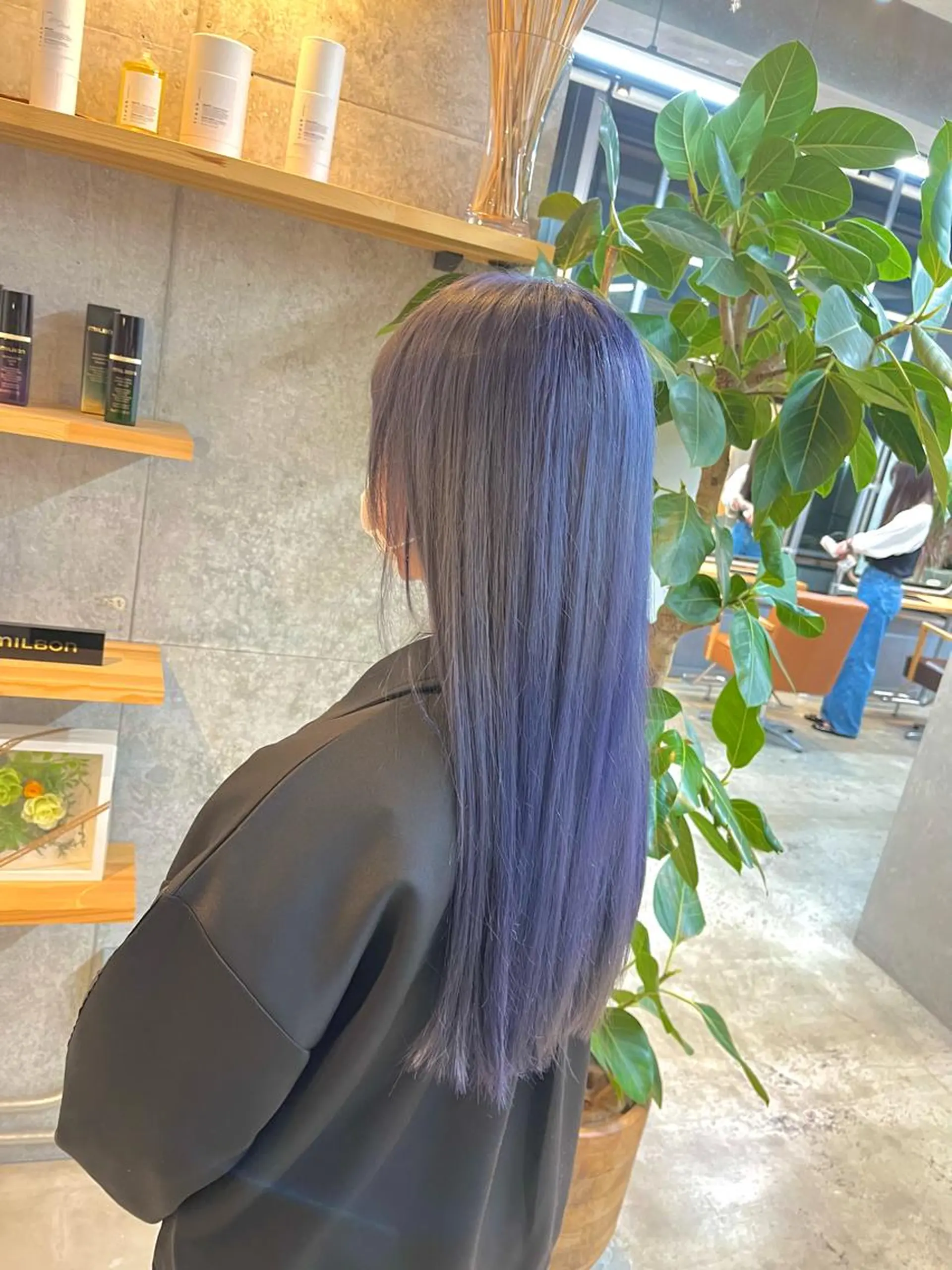 セミロング カラー ハイトーンカラ ー/小川のヘアスタイル