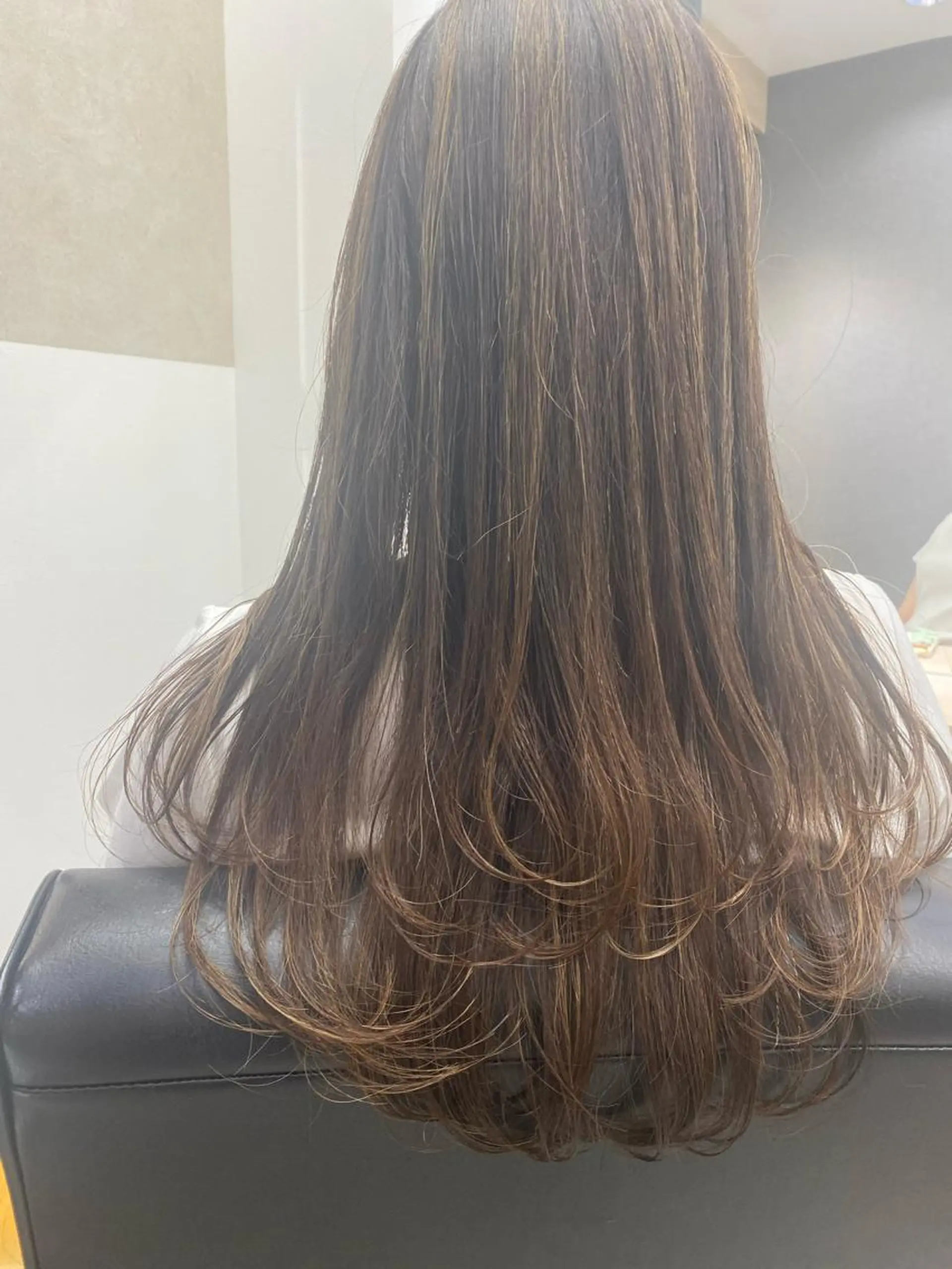 ロング レイヤーカット GiseL アンリのヘアスタイル