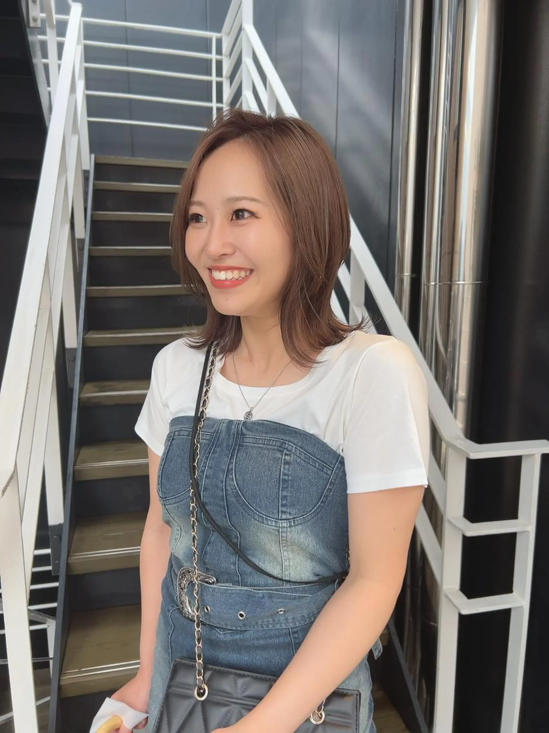 ショート ヘアカラー トリートメント 韓国🇰🇷レイヤー カットオリーブカラーのヘアスタイル