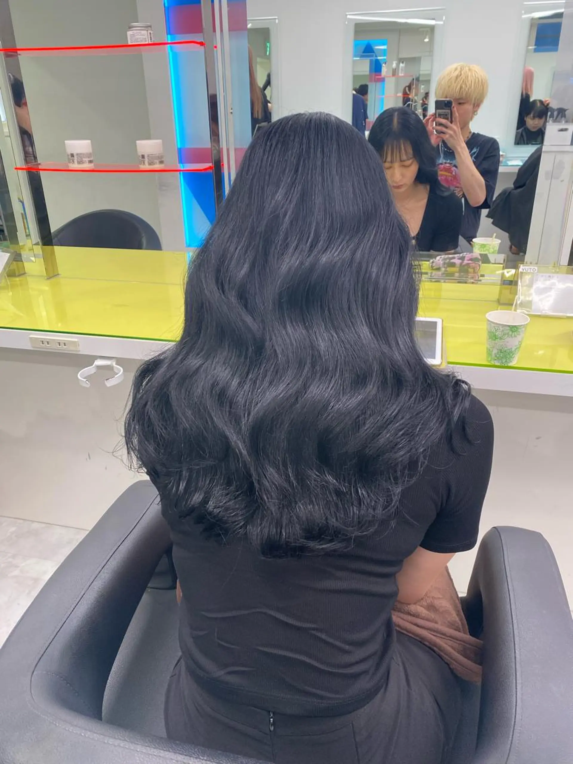 ロング カラー ヘアアレンジ 艶カラー/ハイトーン /レイヤーカットのヘアスタイル