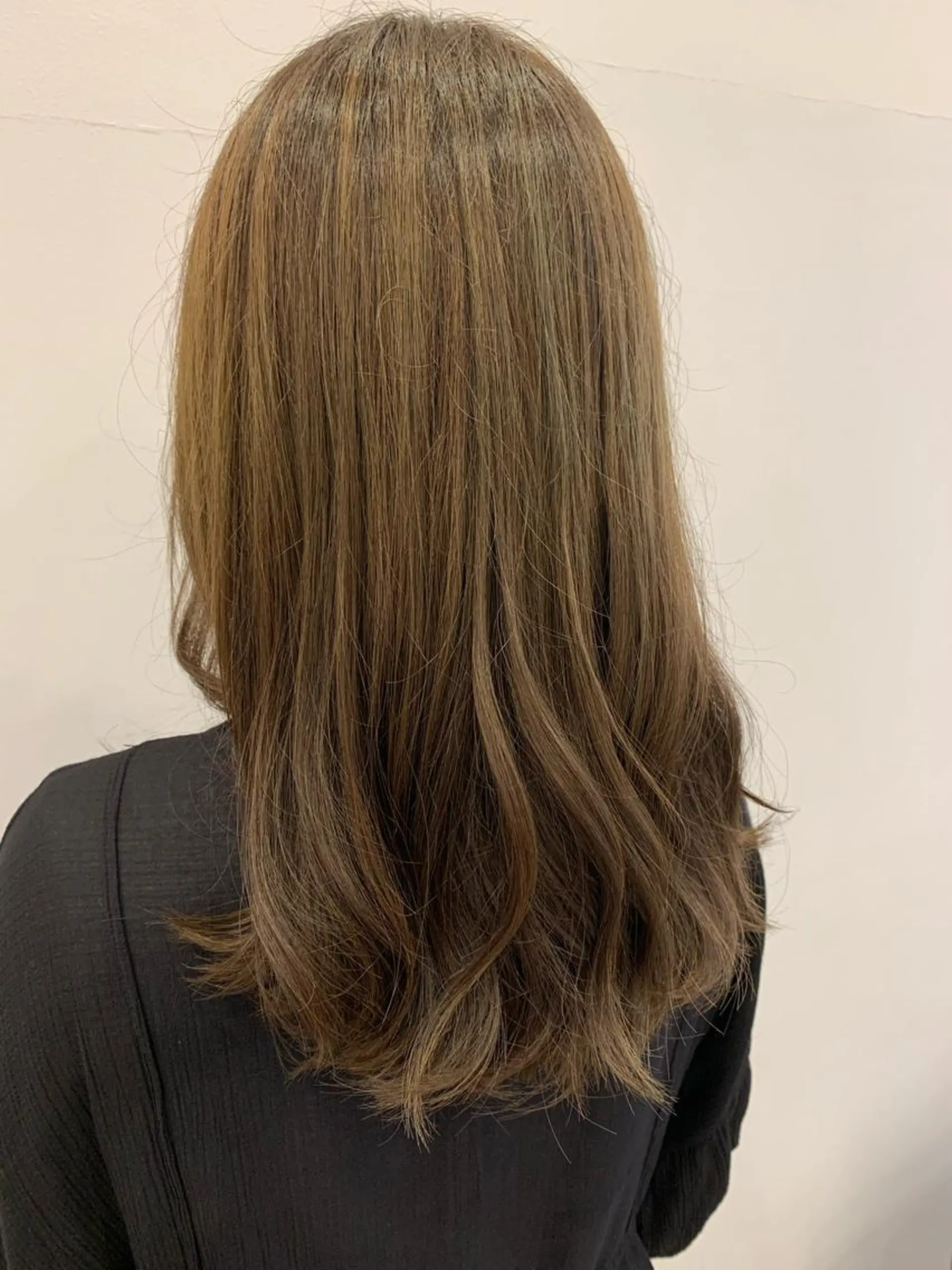 セミロング アグヘアーフィンカ所属・サケモト ユウジのヘアスタイル