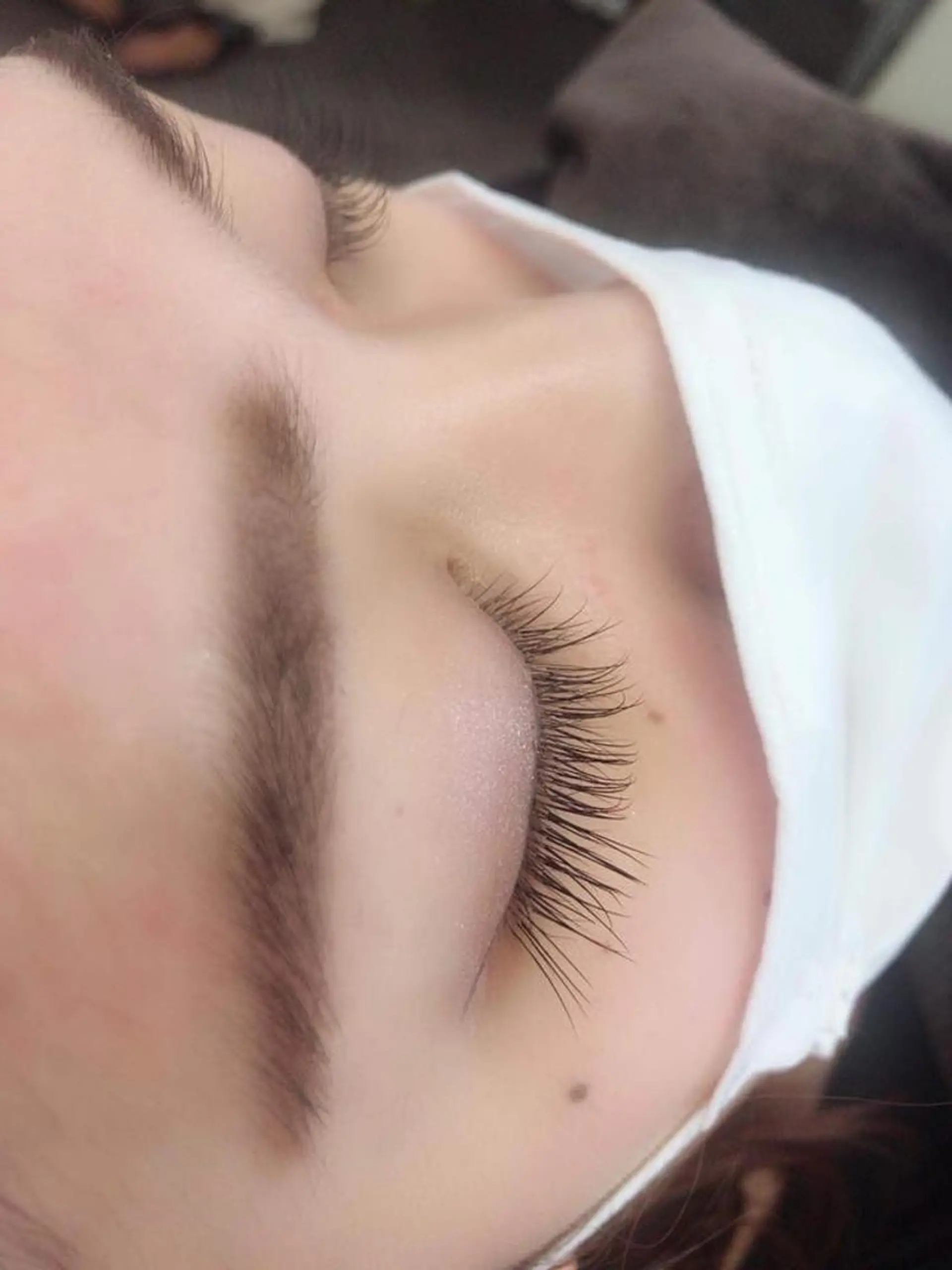 マツエク・マツパ レイヤーカット✖️ 柔らかベージュカラーのヘアスタイル