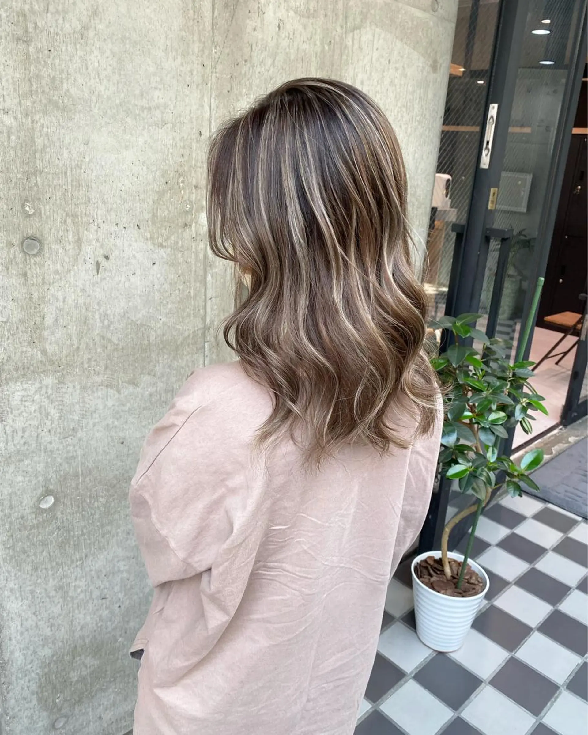 セミロング ハイライト ヘアカラー 🌼透明感カラー ✳︎eri🌼のヘアスタイル